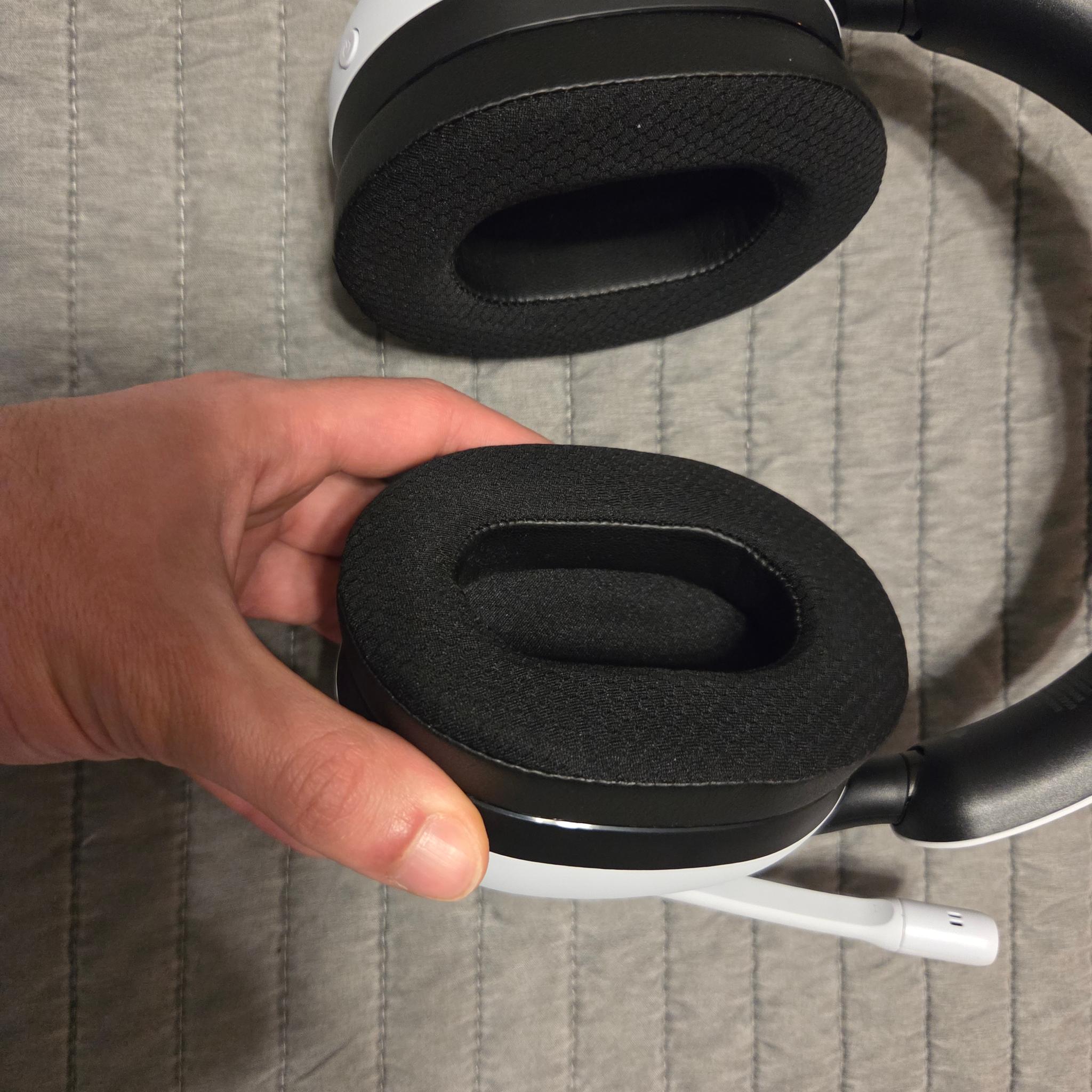 PlayStation Inzone H9 (Gen 1) headset in White (Excellent Condition)