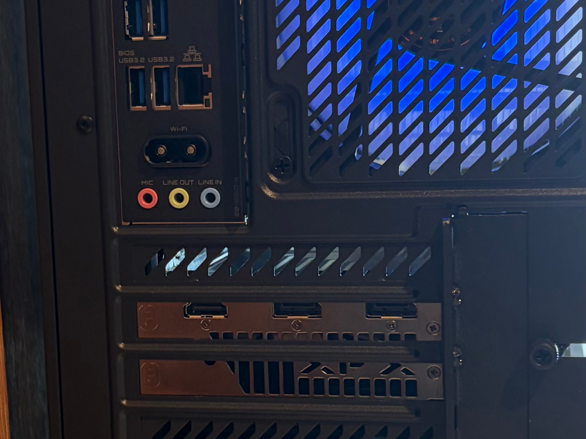 RX 9060XT 16GB | RYZEN 5 5500 | 16GB DDR4 | 1TB SSD | 650W