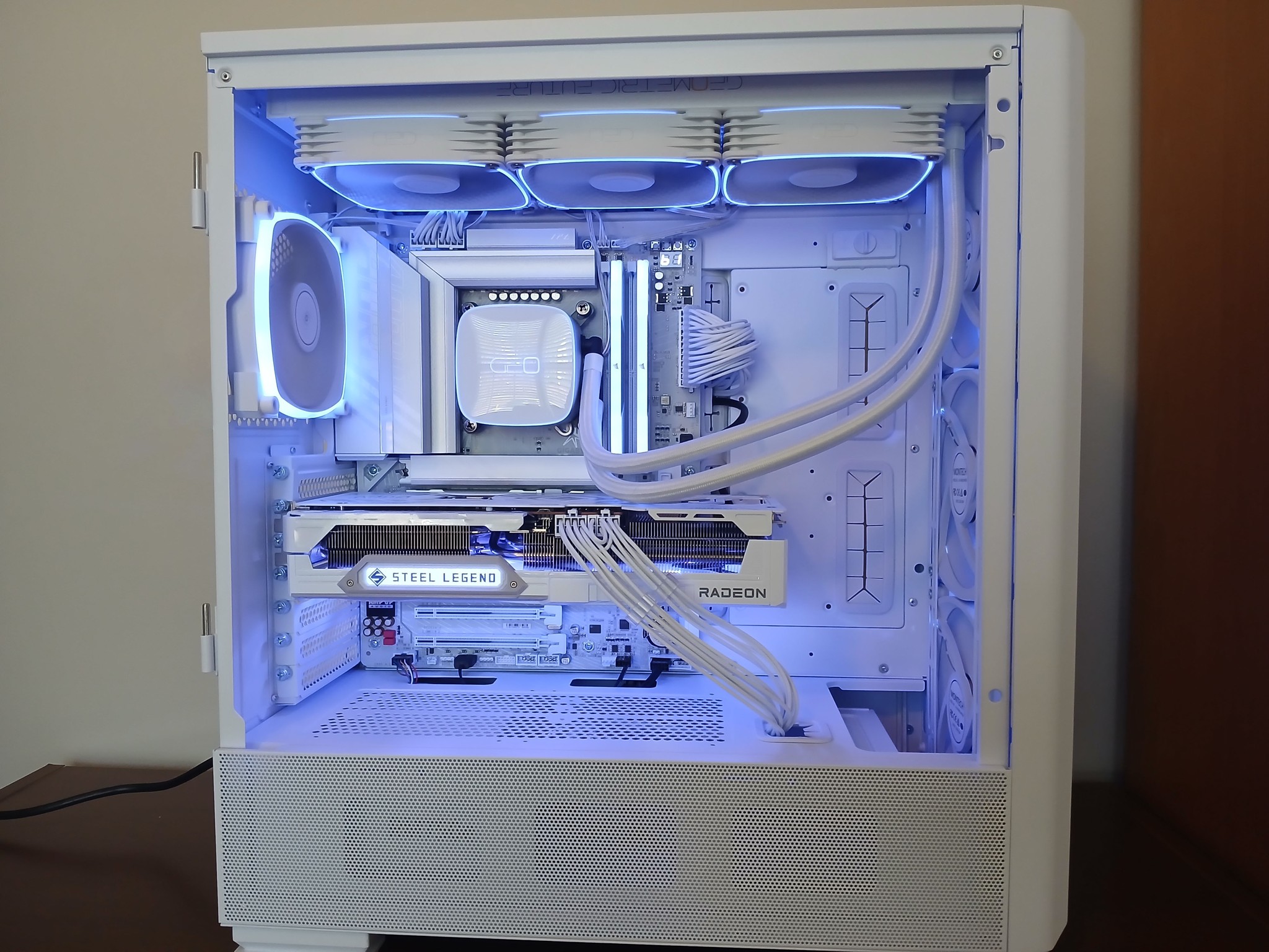 4K Frost White | RX 9070XT 16GB | Intel Core Ultra 7 265KF | 32GB RAM | 2TB SSD