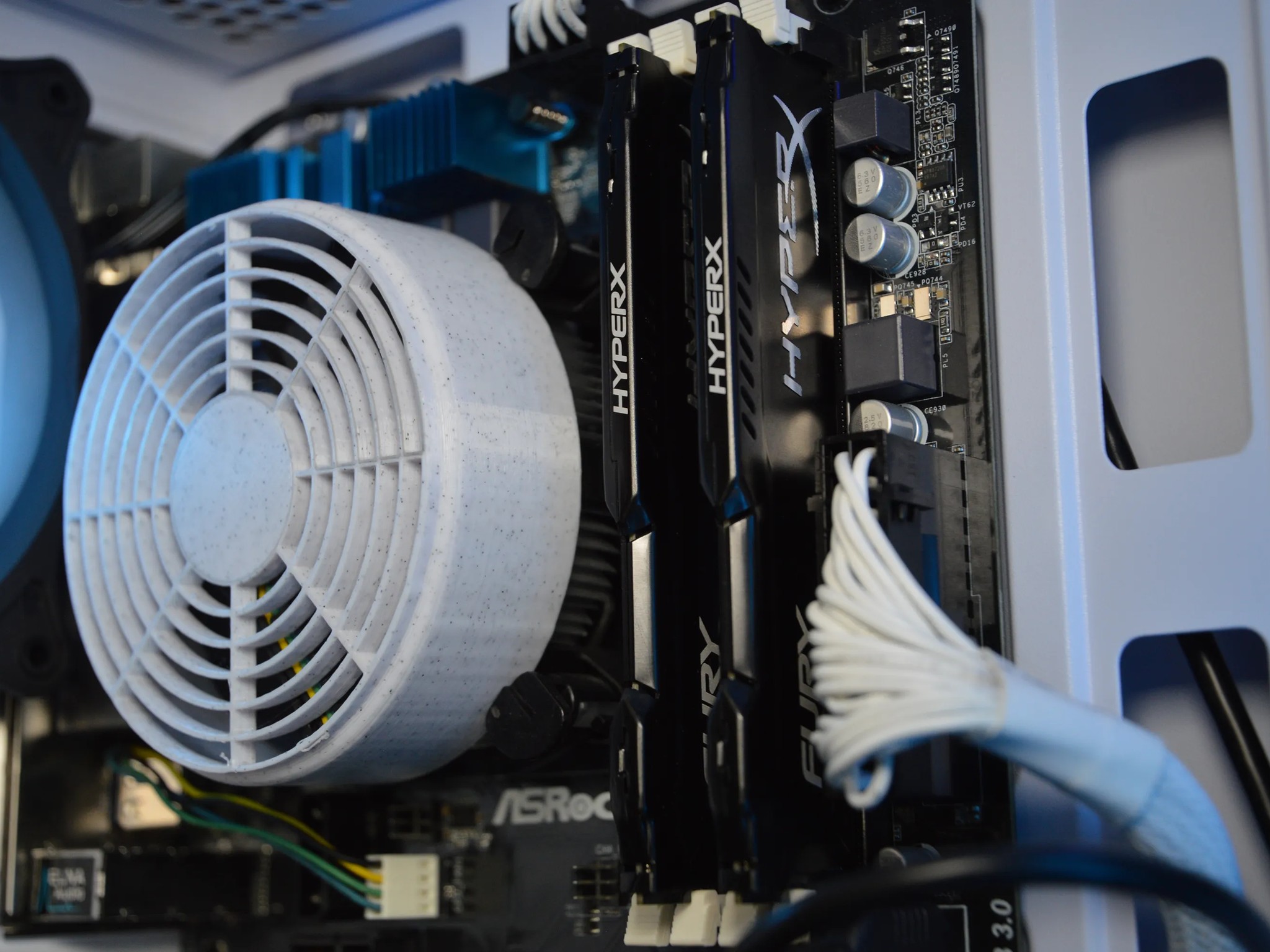 ⚫❄️| R9 380 | INTEL i5 4590 | 16GB DDR3 RAM | 512GB SATA SSD | Midnight Frost |