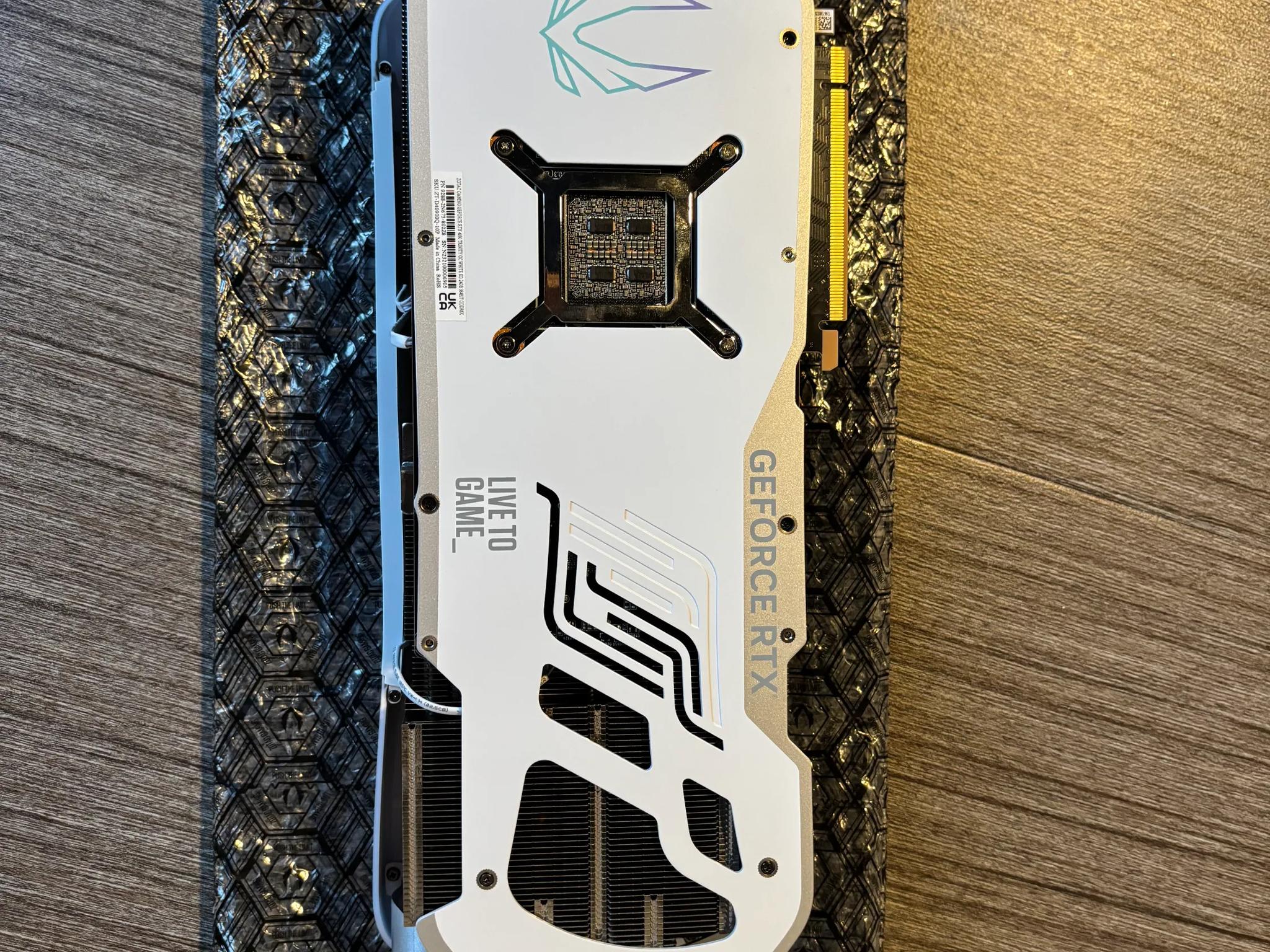 ZOTAC GAMING GeForce RTX 4090 Trinity OC White Edition