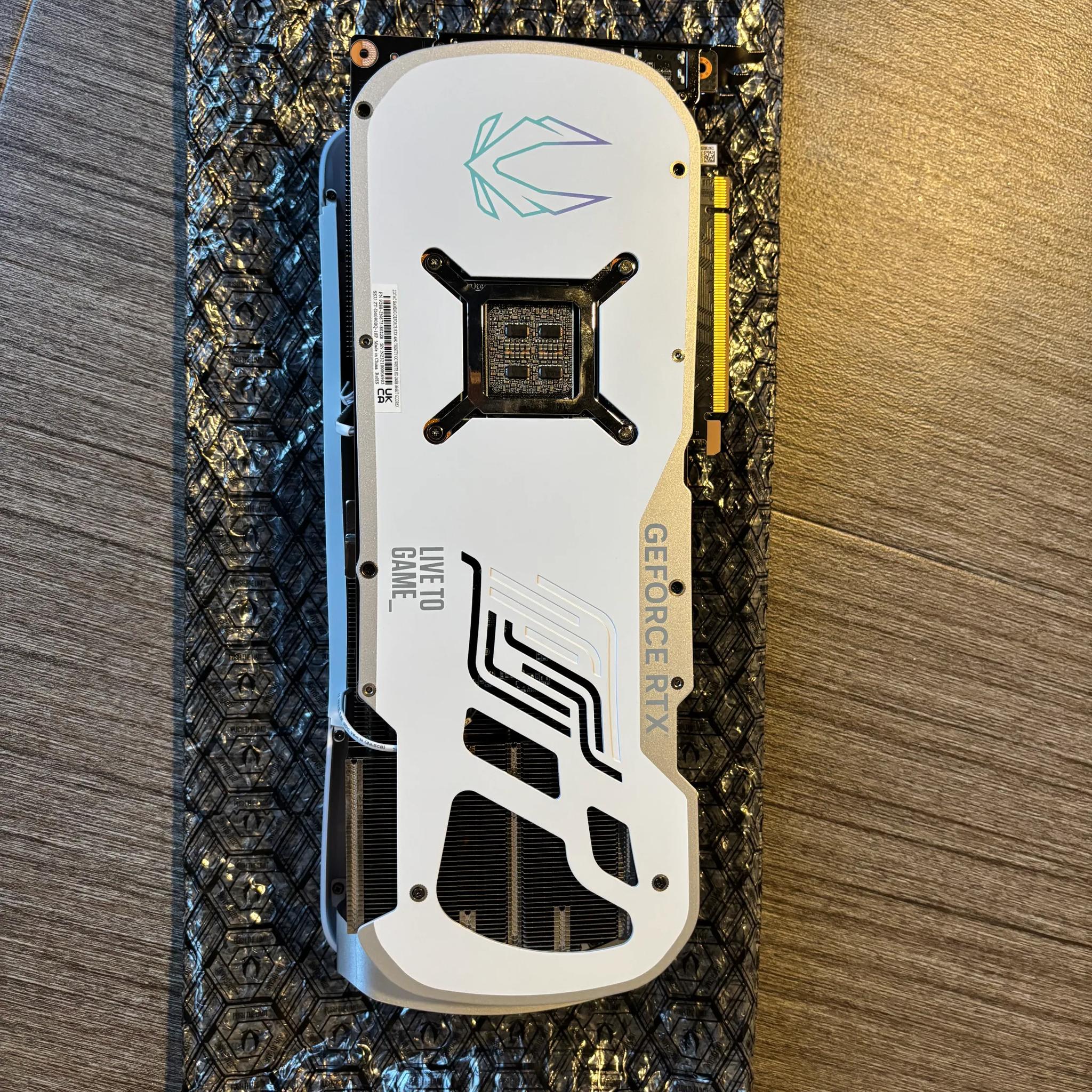 ZOTAC GAMING GeForce RTX 4090 Trinity OC White Edition