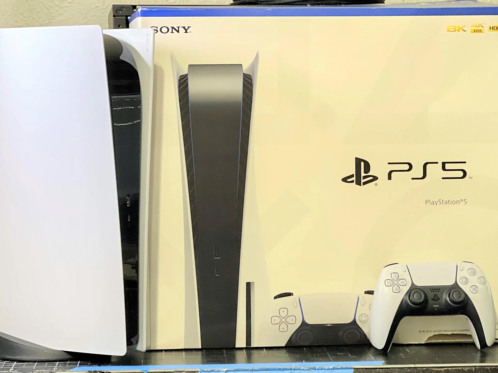 PlayStation 5, Disc Edition - lightly used, perfect condition in original packaging