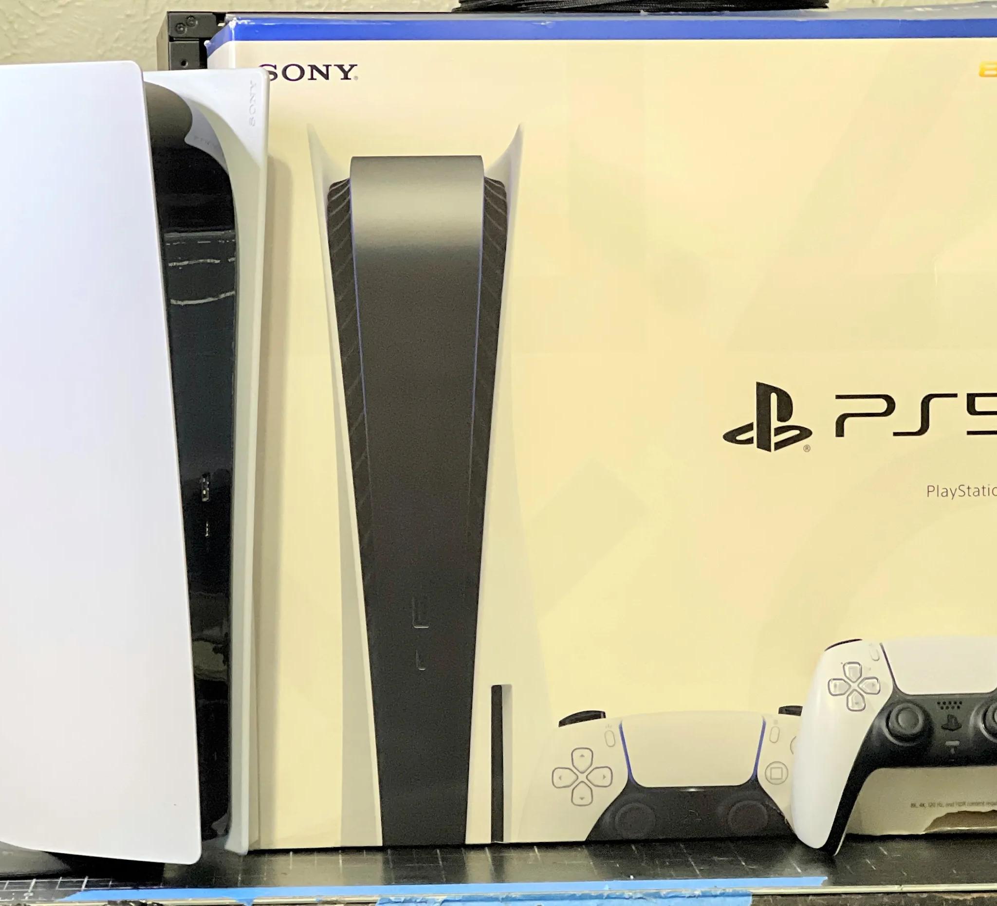 PlayStation 5, Disc Edition - lightly used, perfect condition in original packaging