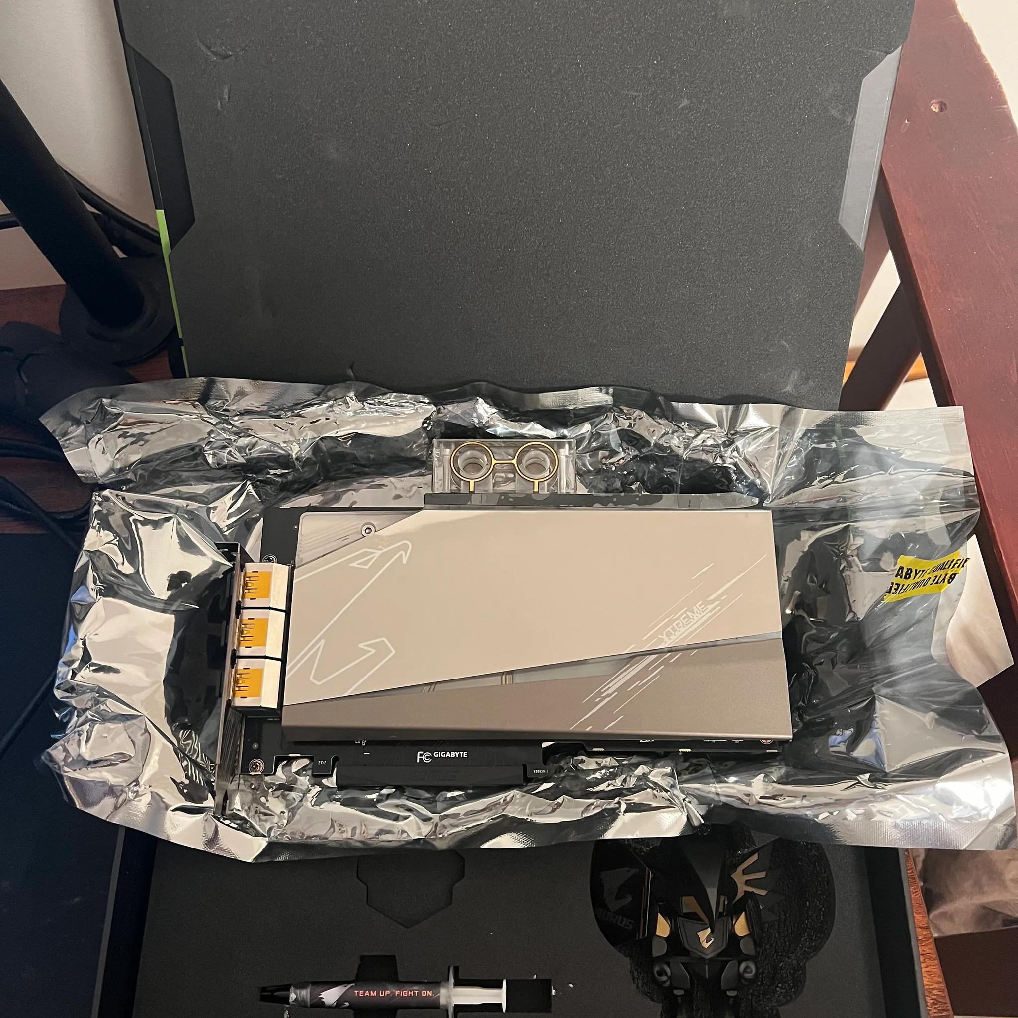 RTX3080 Aorus Extreme WaterForce *Requires custom loop* Rare Collectors GPU
