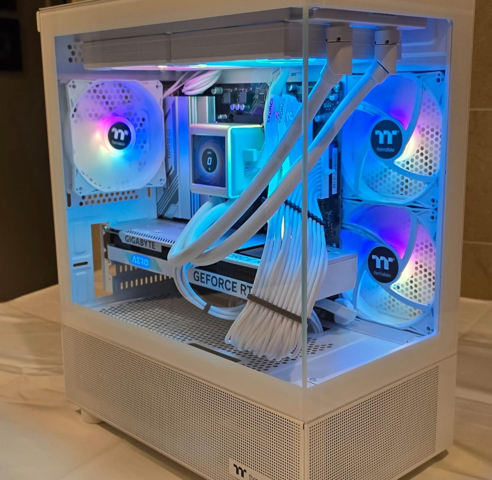 Beautiful White RGB 4060+7700X PC 🔥🔥