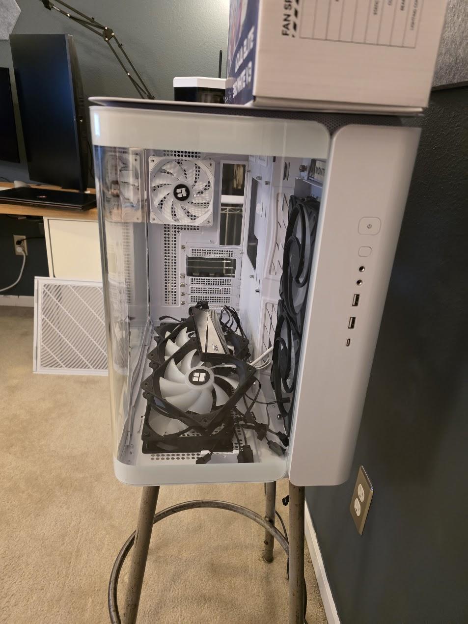 Montech KING 95 Computer Case/MOUNTAIN Displaypad With Aqua Elite 360 AIO and 9 RGB Fans PLUS