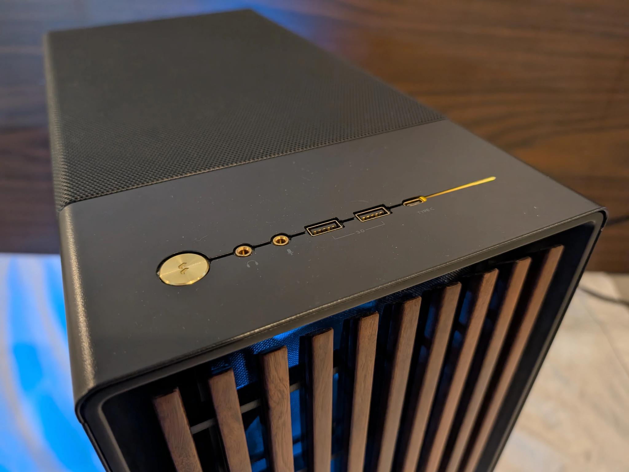 Fractal North Wood Gaming RGB PC - Ryzen 5 7600X / Radeon RX 7700XT 12GB / 32GB DDR5 / 2TB SSD / AIO