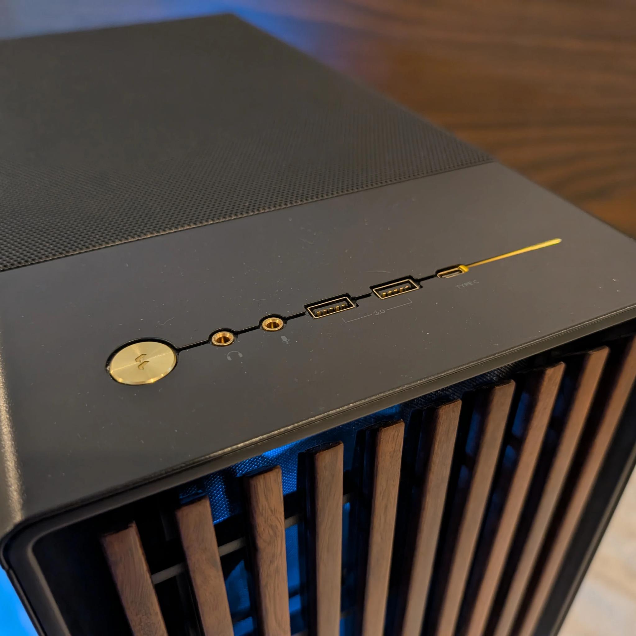 Fractal North Wood Gaming RGB PC - Ryzen 5 7600X / Radeon RX 7700XT 12GB / 32GB DDR5 / 2TB SSD / AIO