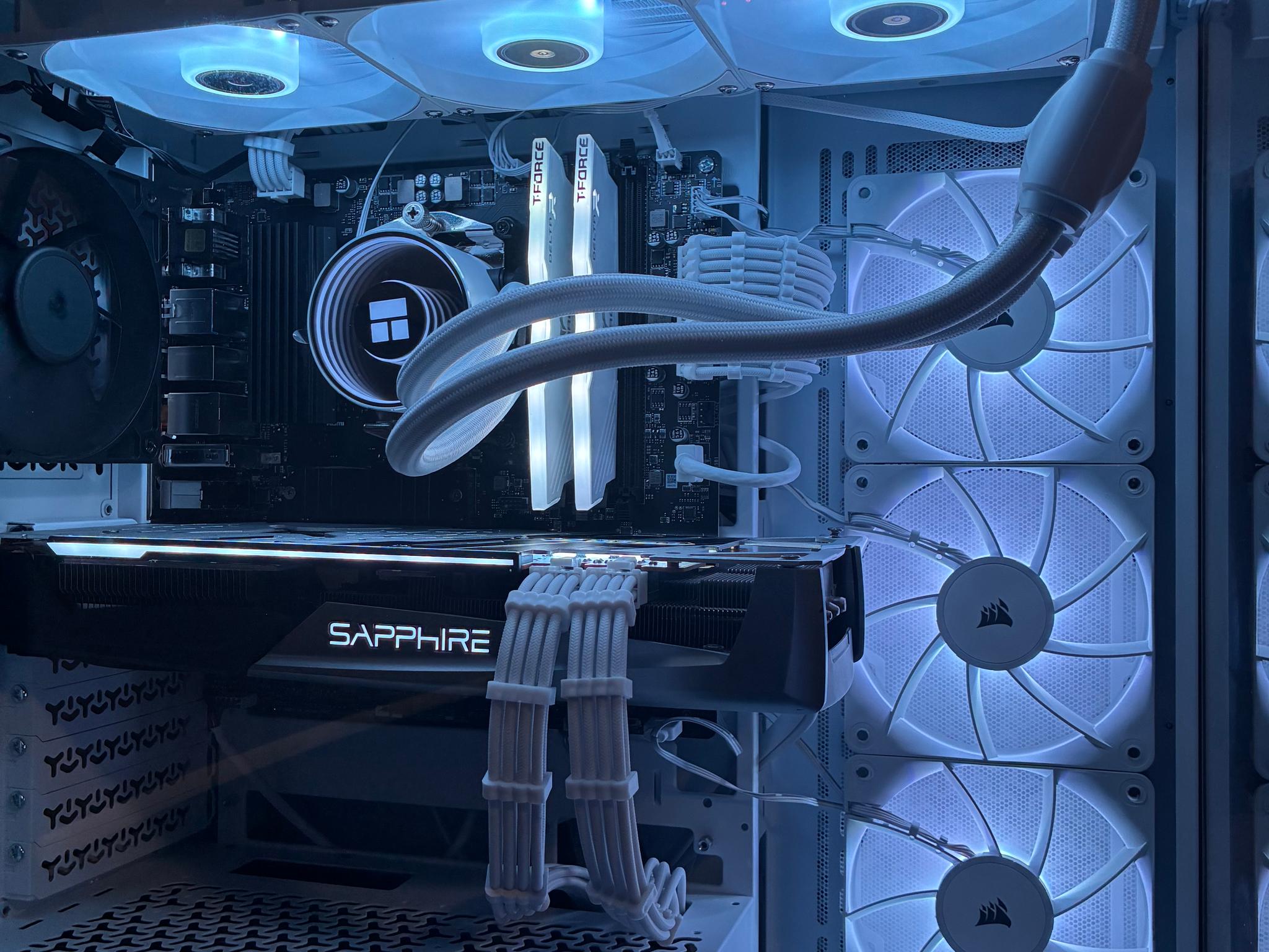 Pre-built All White Gaming PC Ryzen 5 4500 - Radeon 5700 XT NITRO+ 8GB