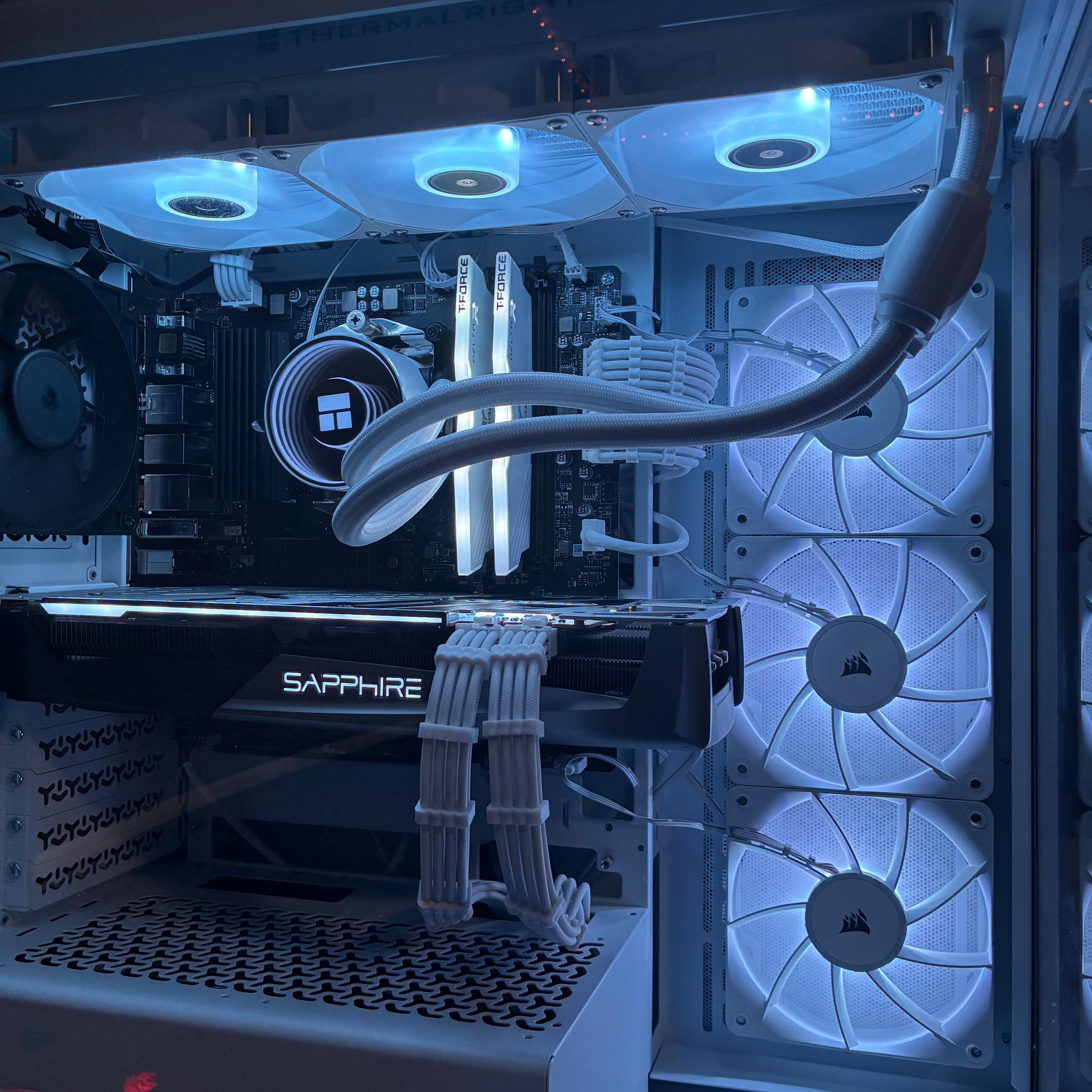 Pre-built All White Gaming PC Ryzen 5 4500 - Radeon 5700 XT NITRO+ 8GB