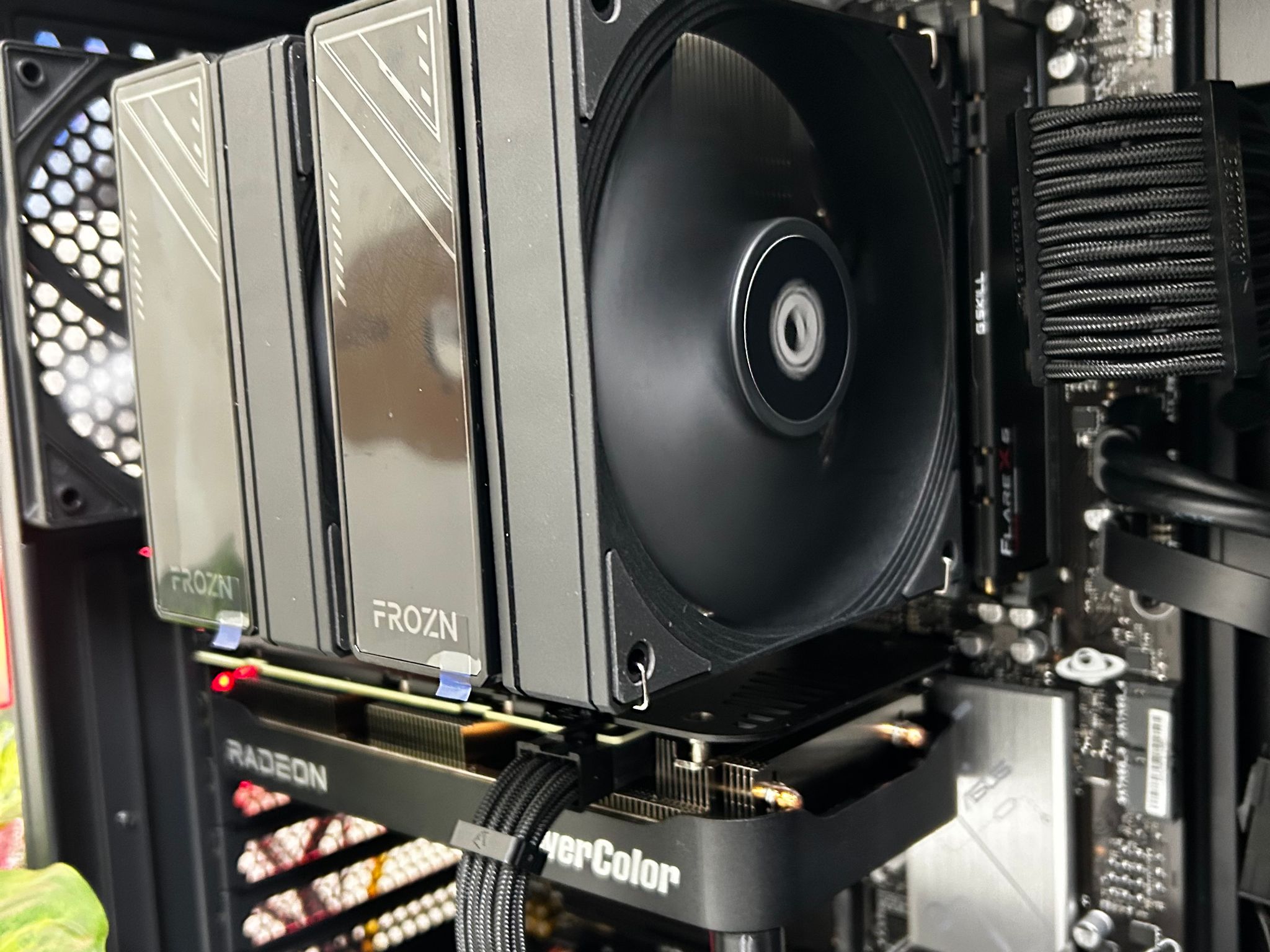 Obsidian Core🖤 Ryzen 5 9600X – RX 9060 XT 16GB -Wood - 32GB/ 1TB / 650 W Gold