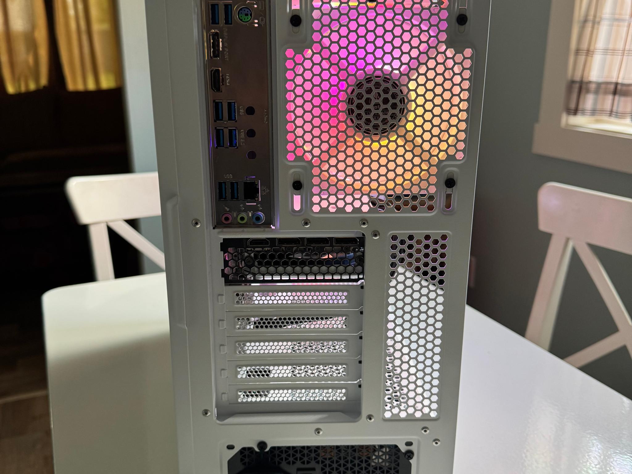 White Phantom | Custom Gaming PC | 3060 TI - R5 3600 - 16GB Ram - 512 SSD