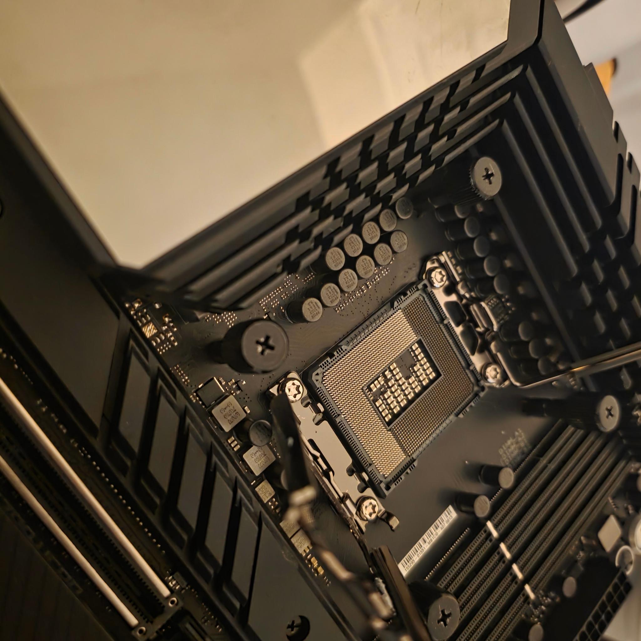 ROG MAXIMUZ Z790 + 13900K + KRAKEN Z73 + MSI MAG 1300W PLATINUM + 500GB NMVE