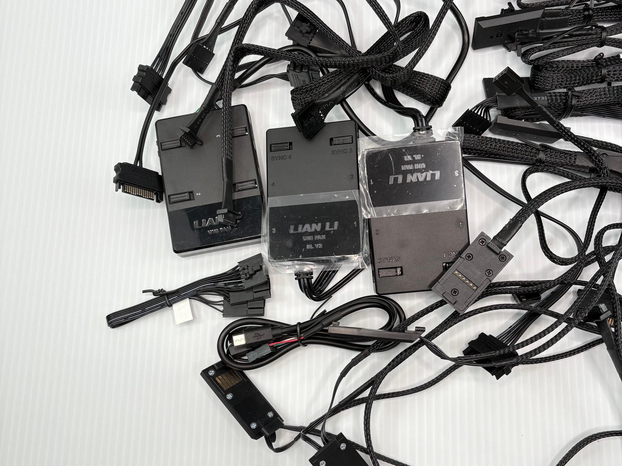 Lian Li UNI FAN Bundle – (4) SL140 + (1) SL120 V2 + Tons of Accessories