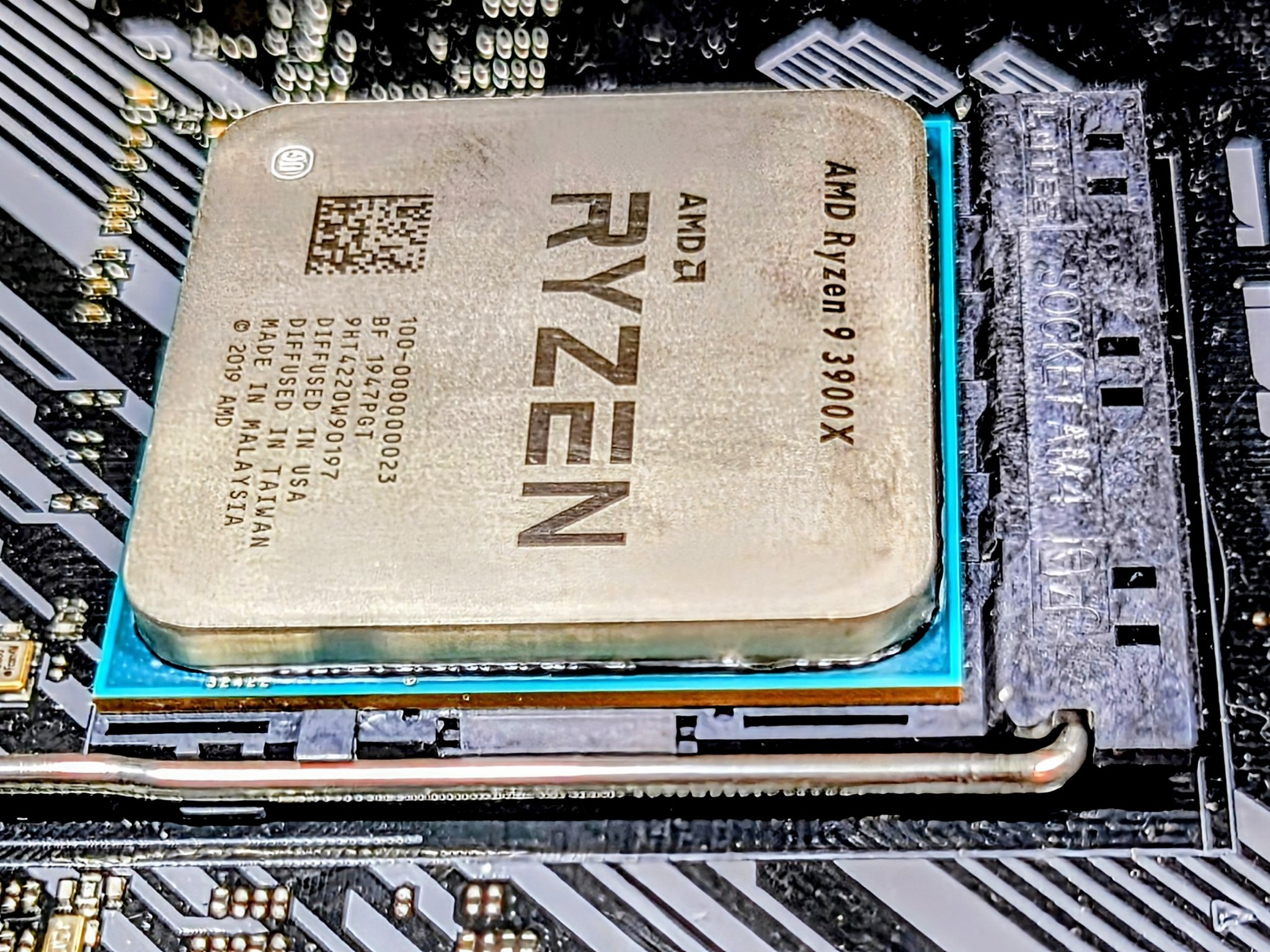AMD Ryzen 9 3900X