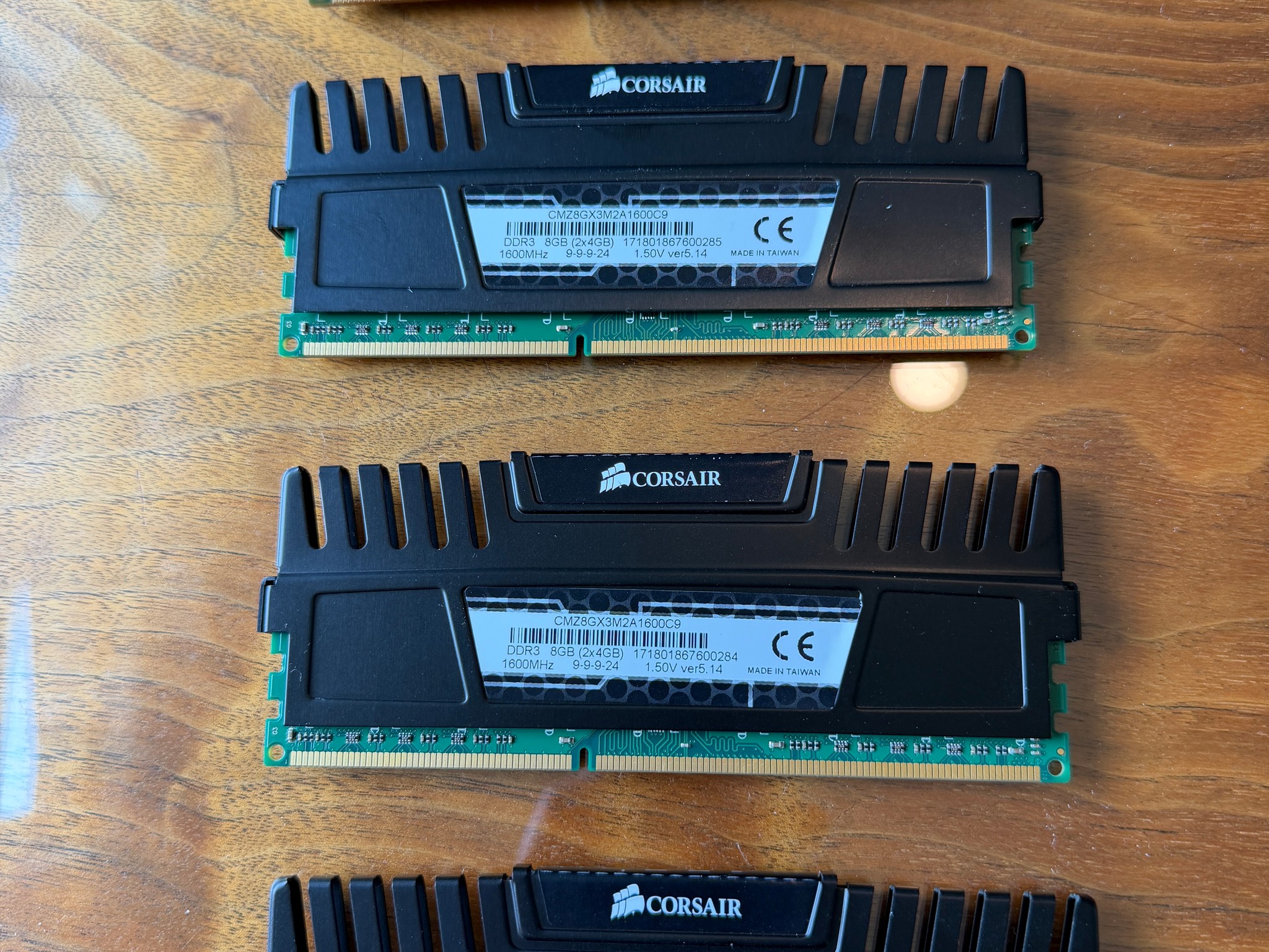 Corsair Vengeance® — 8GB Dual Channel DDR3 Memory Kit (4 x 4 GB, 16 GB kit) CMZ8GX3M2A1600C9