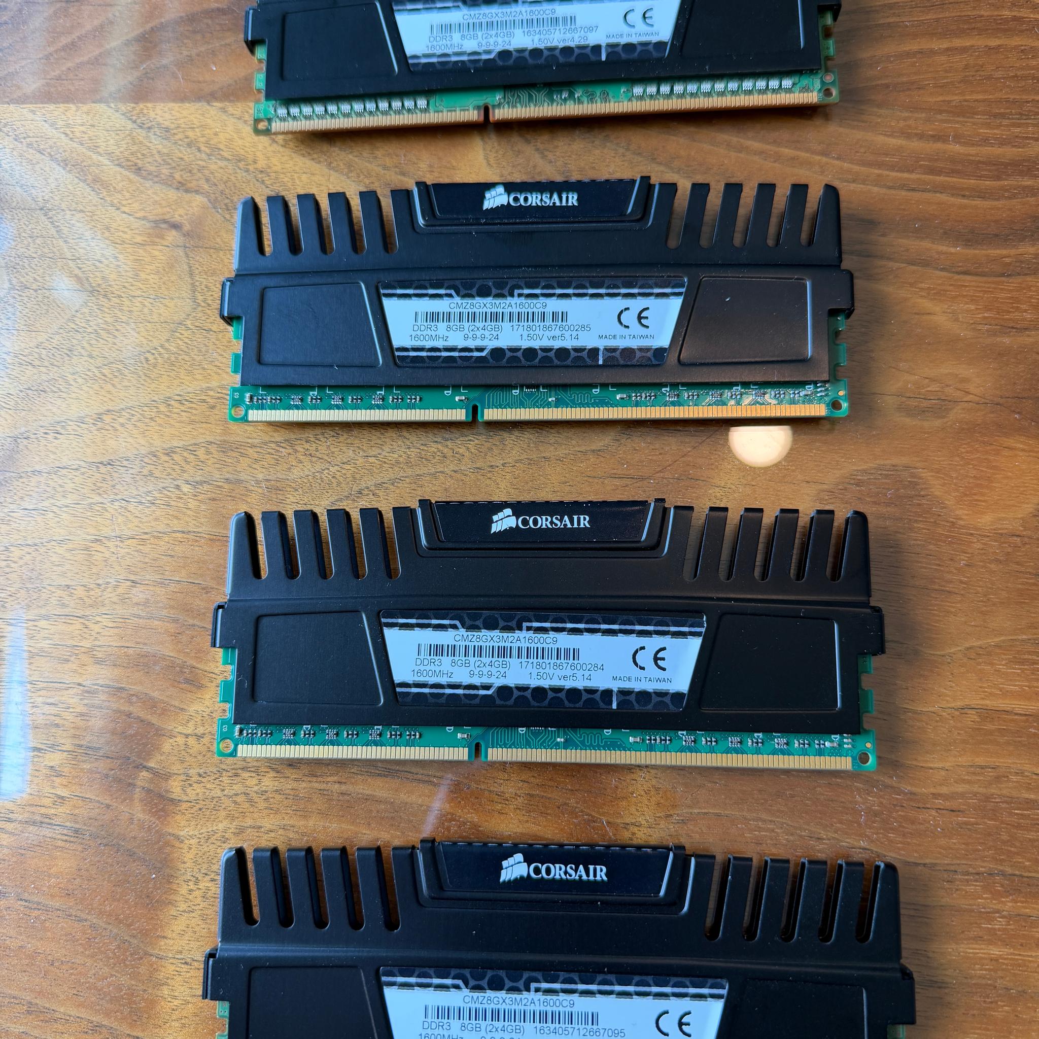 Corsair Vengeance® — 8GB Dual Channel DDR3 Memory Kit (4 x 4 GB, 16 GB kit) CMZ8GX3M2A1600C9