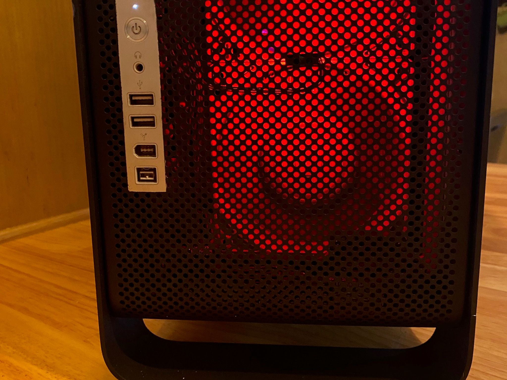 Custom Apple Mac Pro 3, 1 | Built in 7" Android touchscreen receiver | LEDs