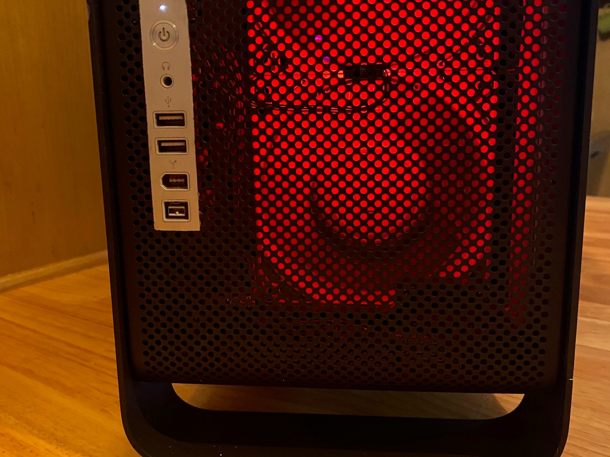 Custom Apple Mac Pro 3, 1 | Built in 7" Android touchscreen receiver | LEDs