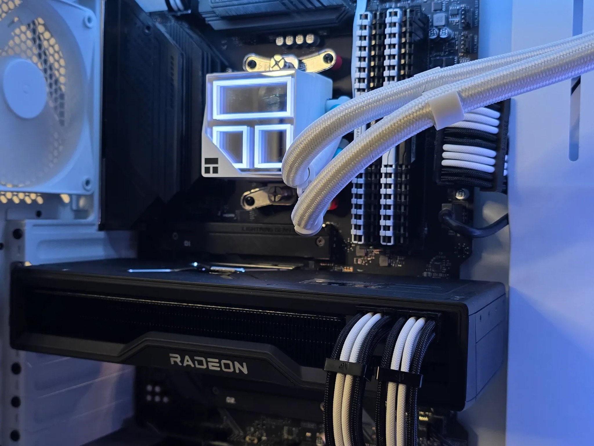 1440P BEAST 6800 XT / RYZEN 7 5800 X / 32 GB RAM / 1 TB SSD / WIFI