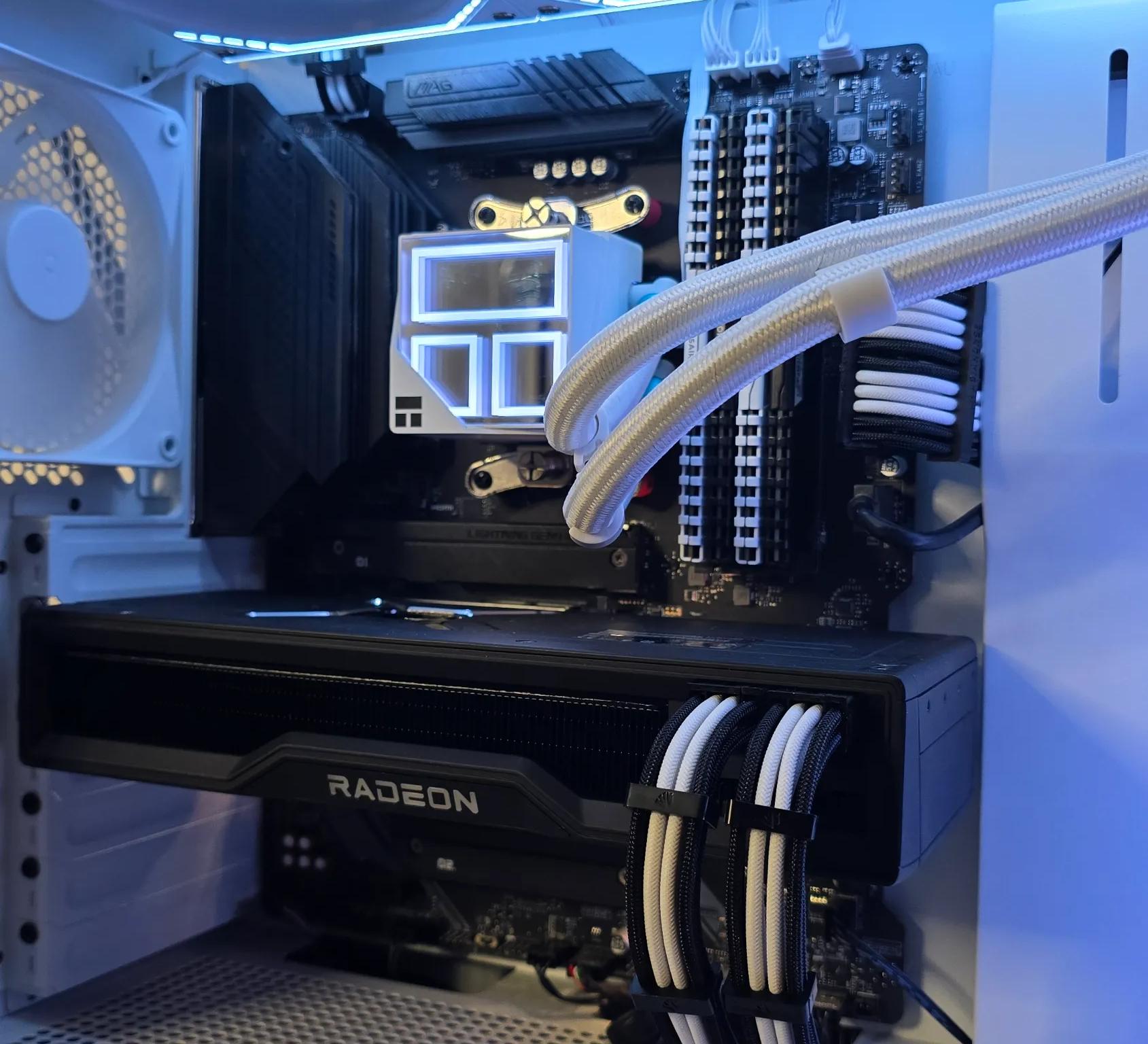 1440P BEAST 6800 XT / RYZEN 7 5800 X / 32 GB RAM / 1 TB SSD / WIFI