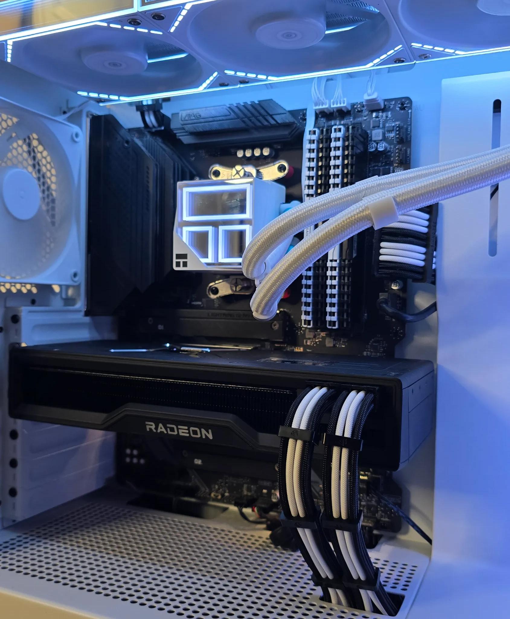 1440P BEAST 6800 XT / RYZEN 7 5800 X / 32 GB RAM / 1 TB SSD / WIFI