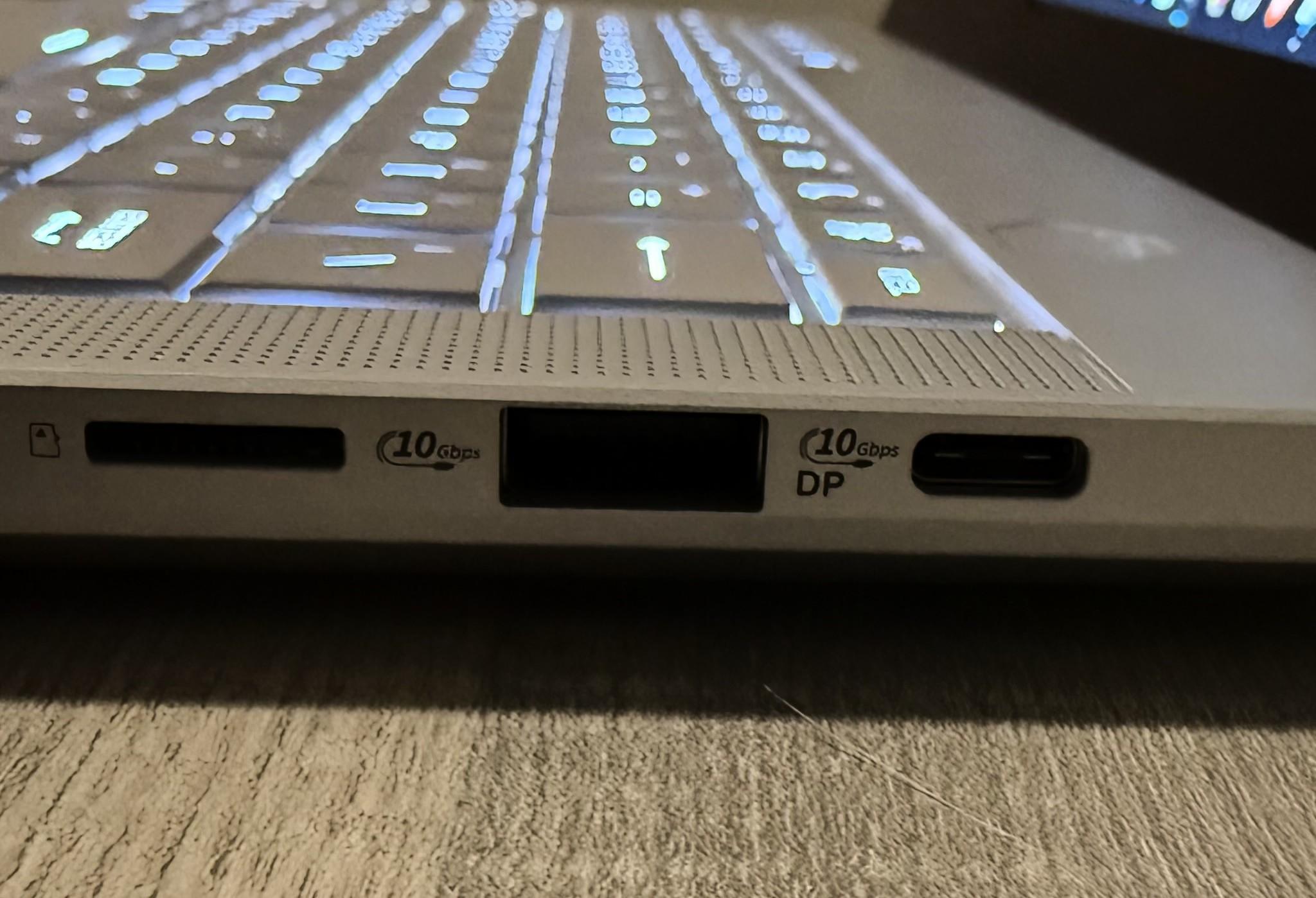 ASUS ROG Zephyrus G14 (Platinum White) – Ryzen 9 / RTX 4060 Gaming Laptop