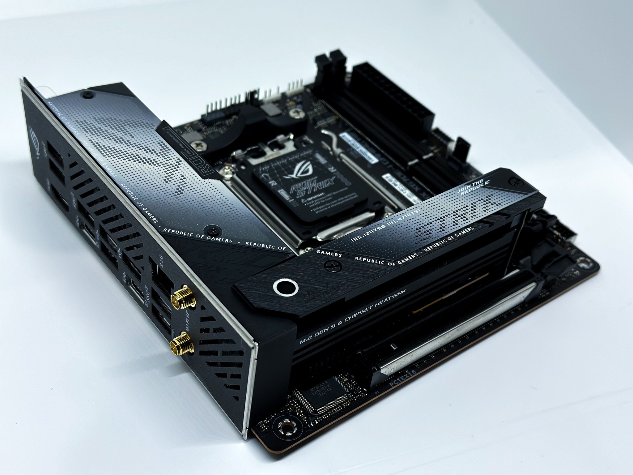 Brand New Asus ROG STRIX X670E-I Gaming WIFI AM5 Mini-ITX Motherboard