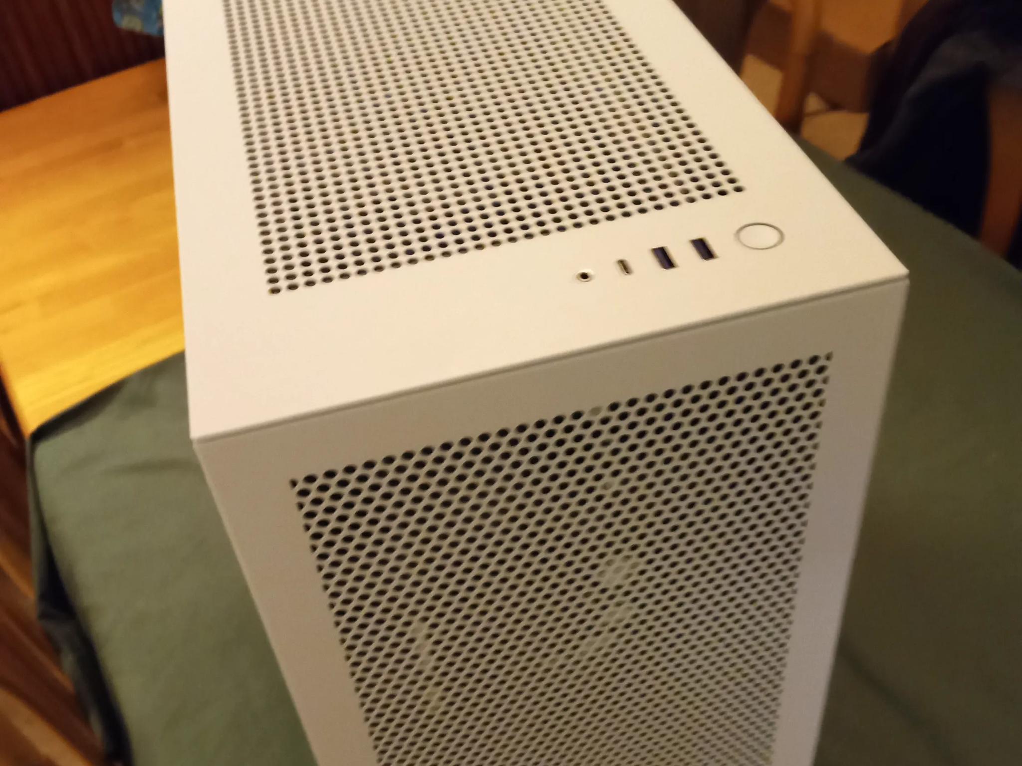 NZXT H7 Flow Like New Black and White Tempered Glass Toolless Six Fans installed Two splitters