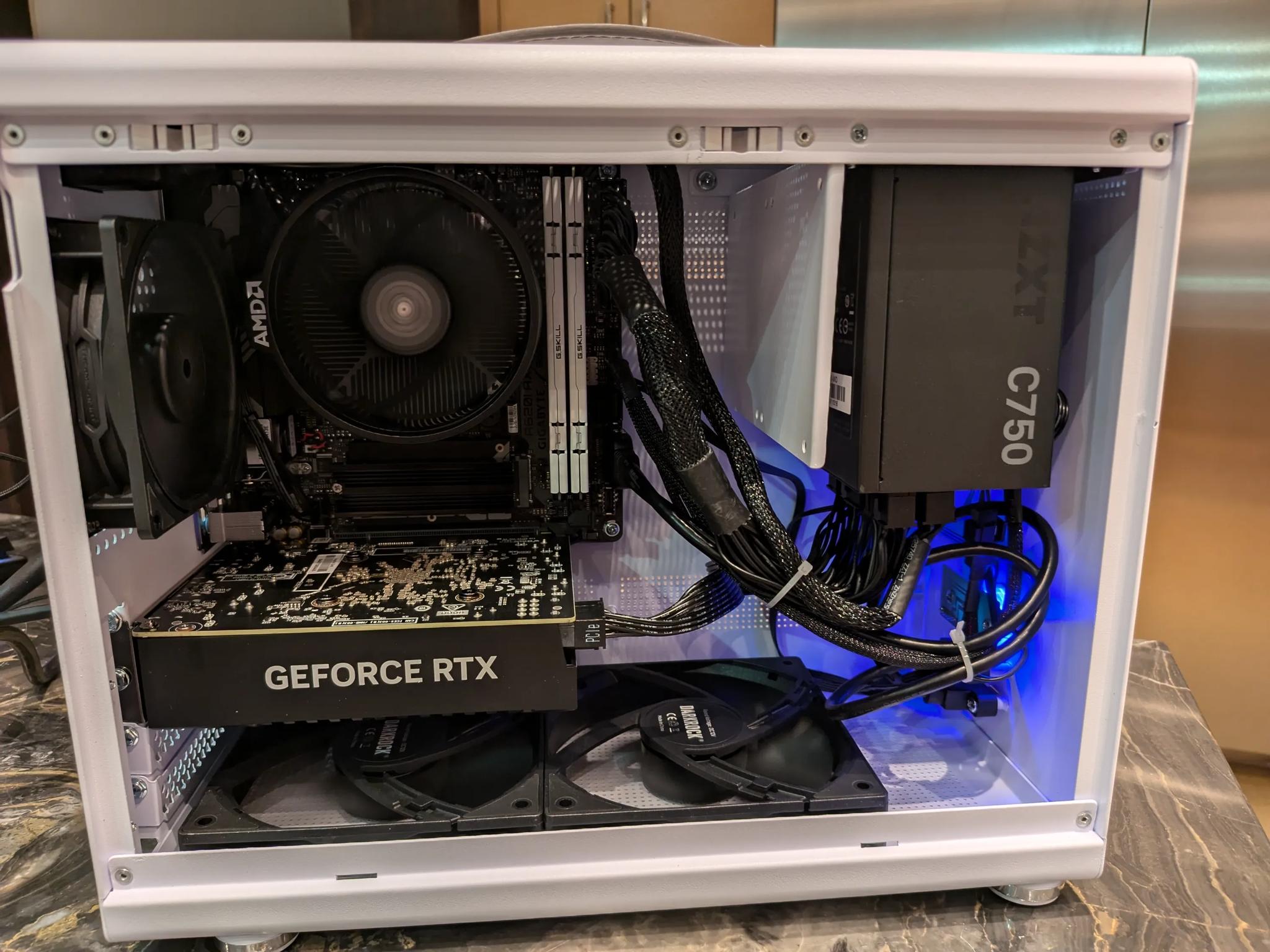 Small Gaming PC, AMD Ryzen 5 7600, Nvidia RTX 4060, 32 GB RAM, 2 TB SSD