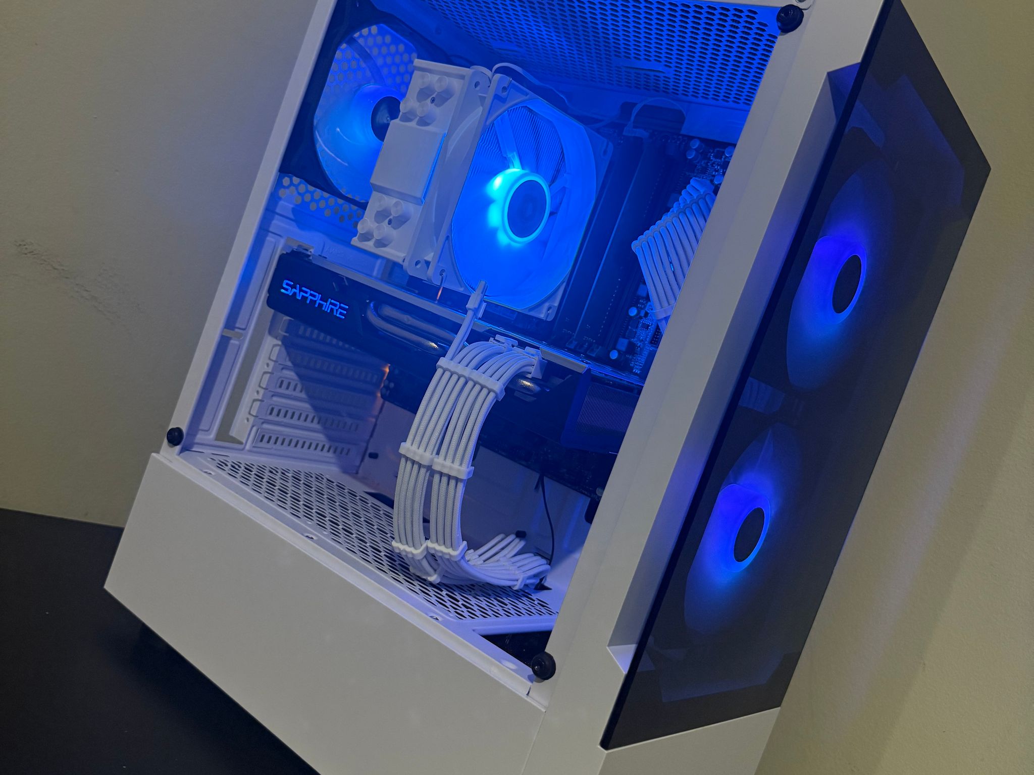 ❄️ White Phantom Gaming PC ❄️ | Intel i5 | Sapphire RX 570 4GB | 16GB DDR4 |