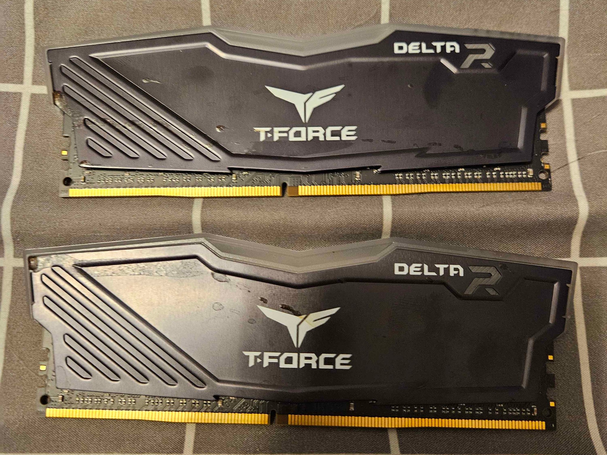 Used Teamgroup T-Force Delta RGB 16GB DDR4 3000MHZ CL16 (2X8GB)