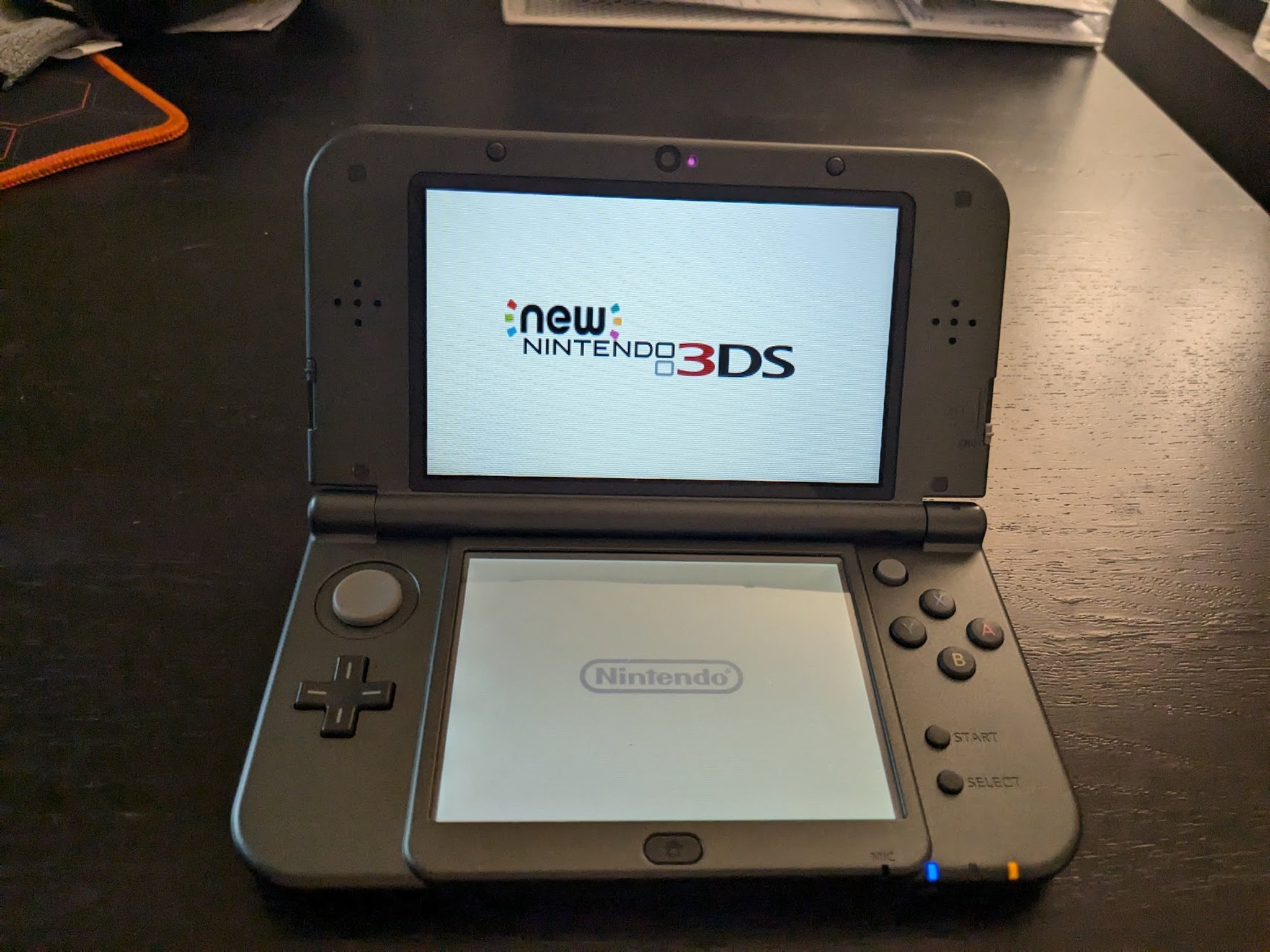 New Nintendo 3DS XL USED w/Case and 4 Games