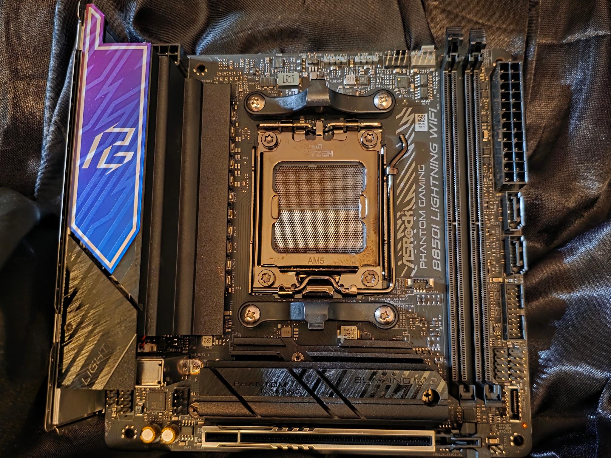 Asrock AMD B850I Lightning Wifi 6E Socket AM5 Ryzen DDR5