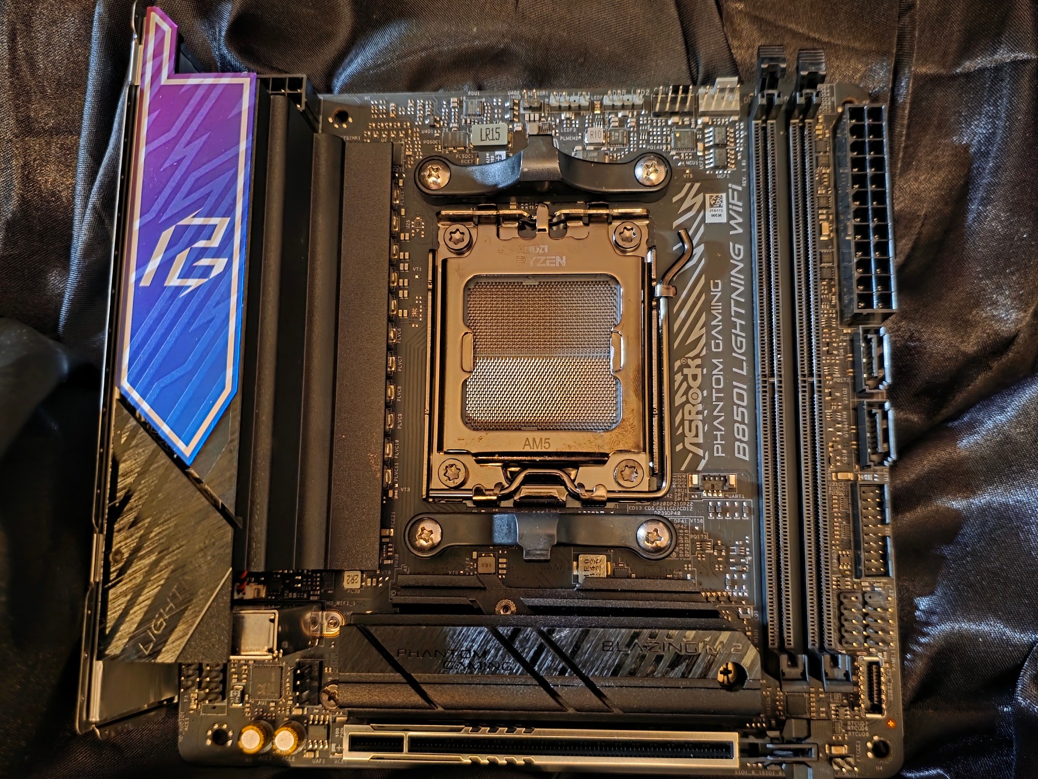 Asrock AMD B850I Lightning Wifi 6E Socket AM5 Ryzen DDR5