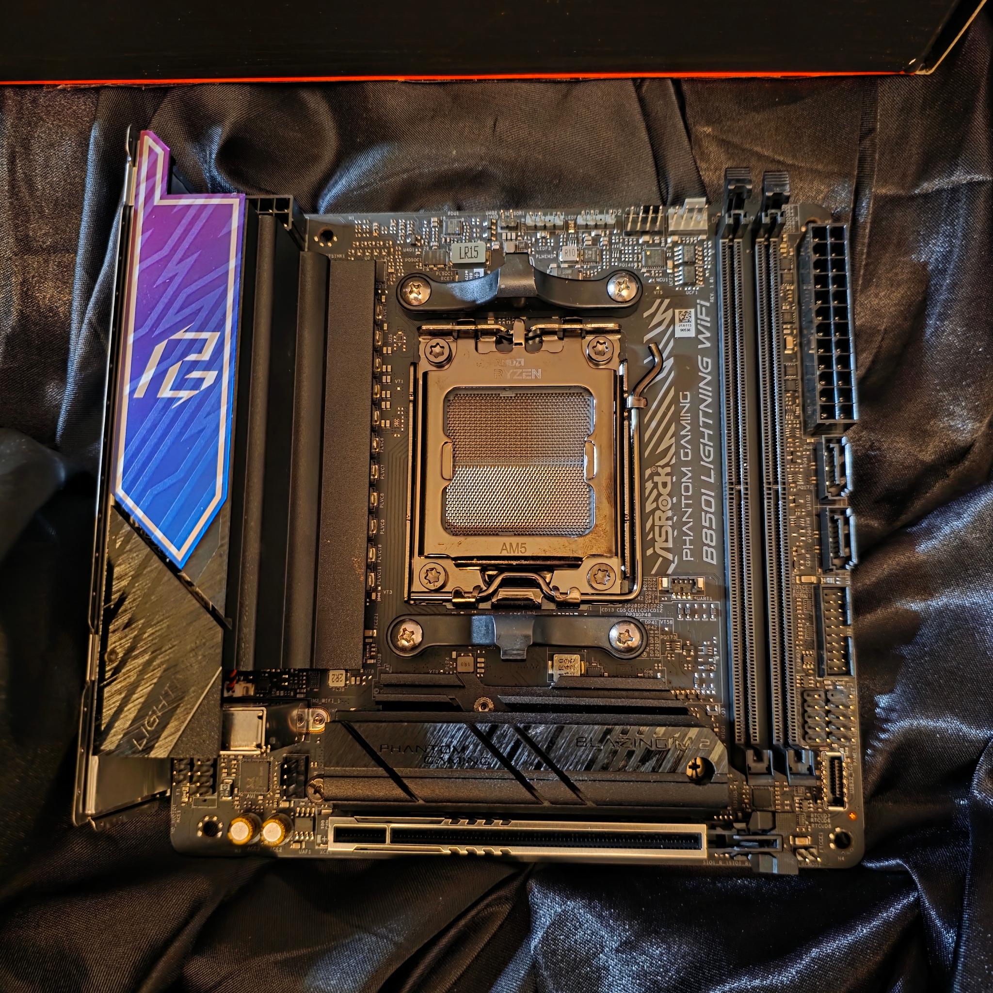 Asrock AMD B850I Lightning Wifi 6E Socket AM5 Ryzen DDR5