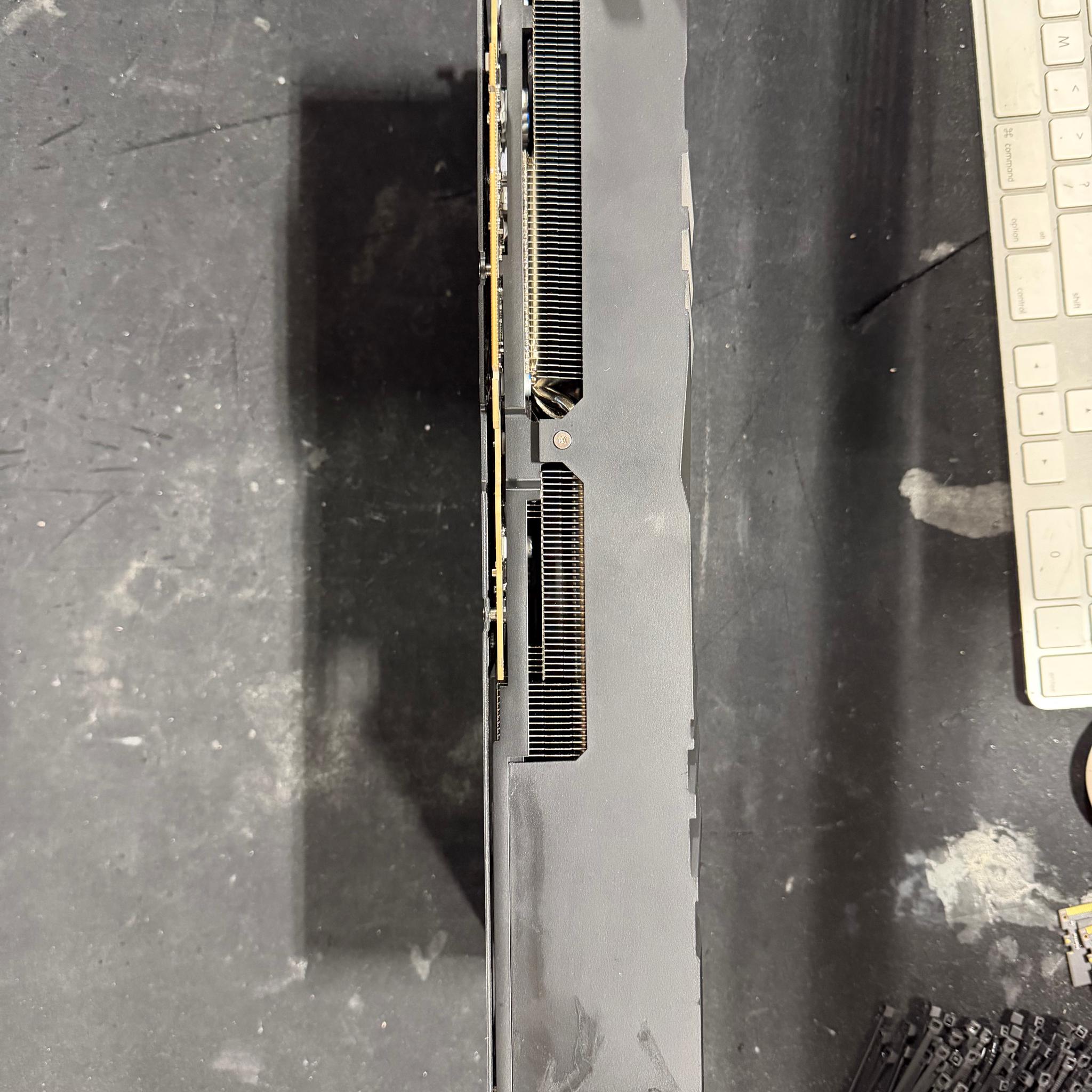 PNY VERTO GeForce RTX 4090 w/ cosmetic damage