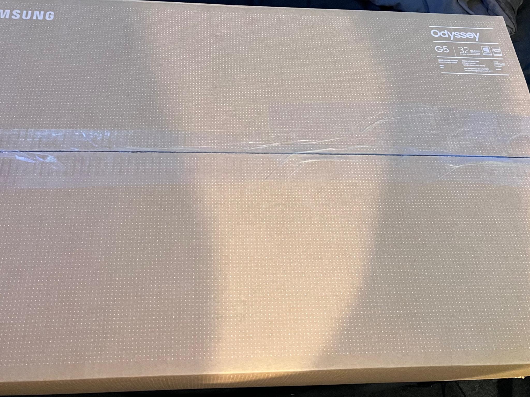 SAMSUNG G5 32” 165hz QHD curved monitor 