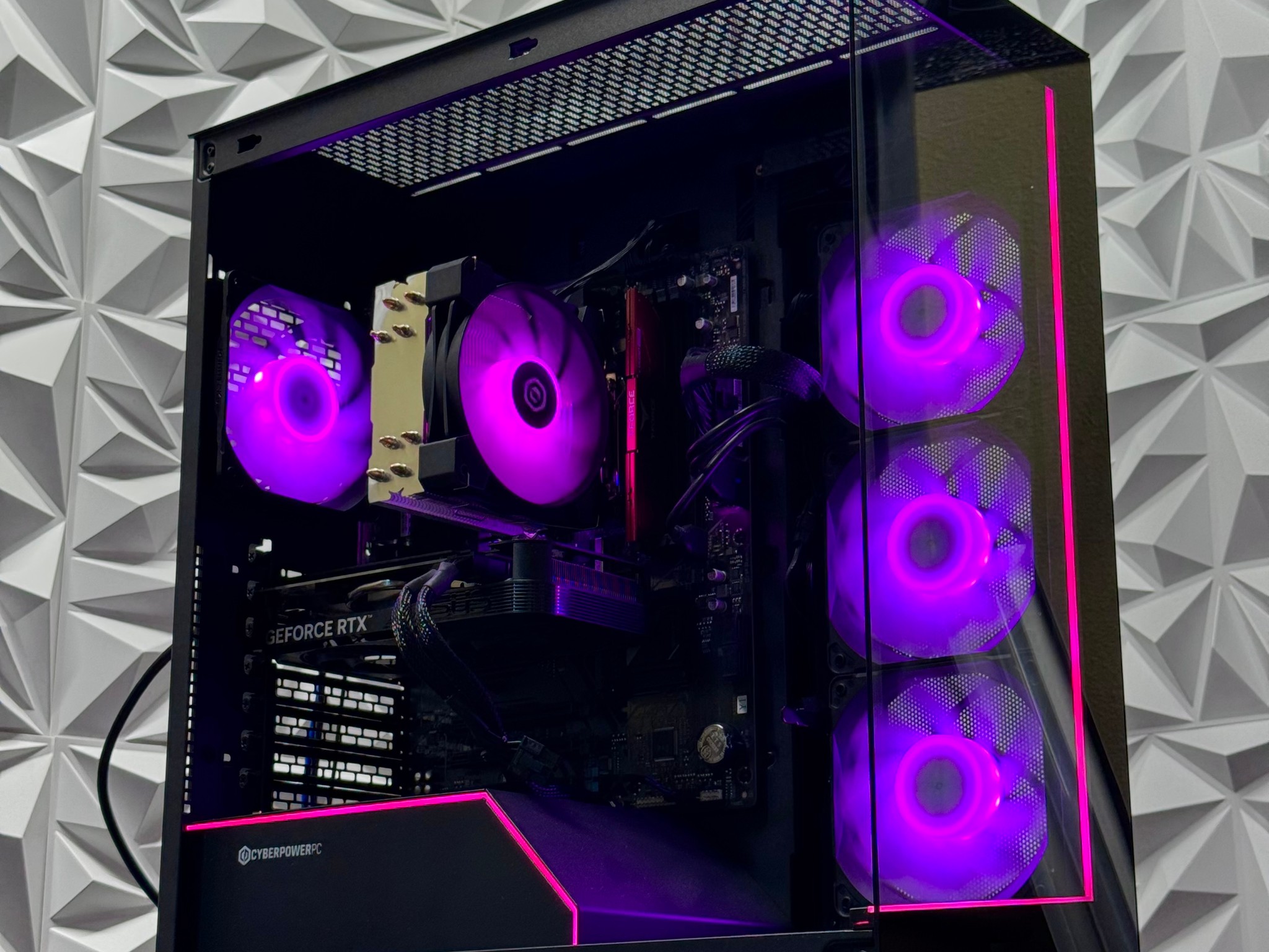 Ryzen 7 8700F / 16GB 6000MHz DDR5 / RTX 4060 / 500GB Crucial SSD / windows 11 home
