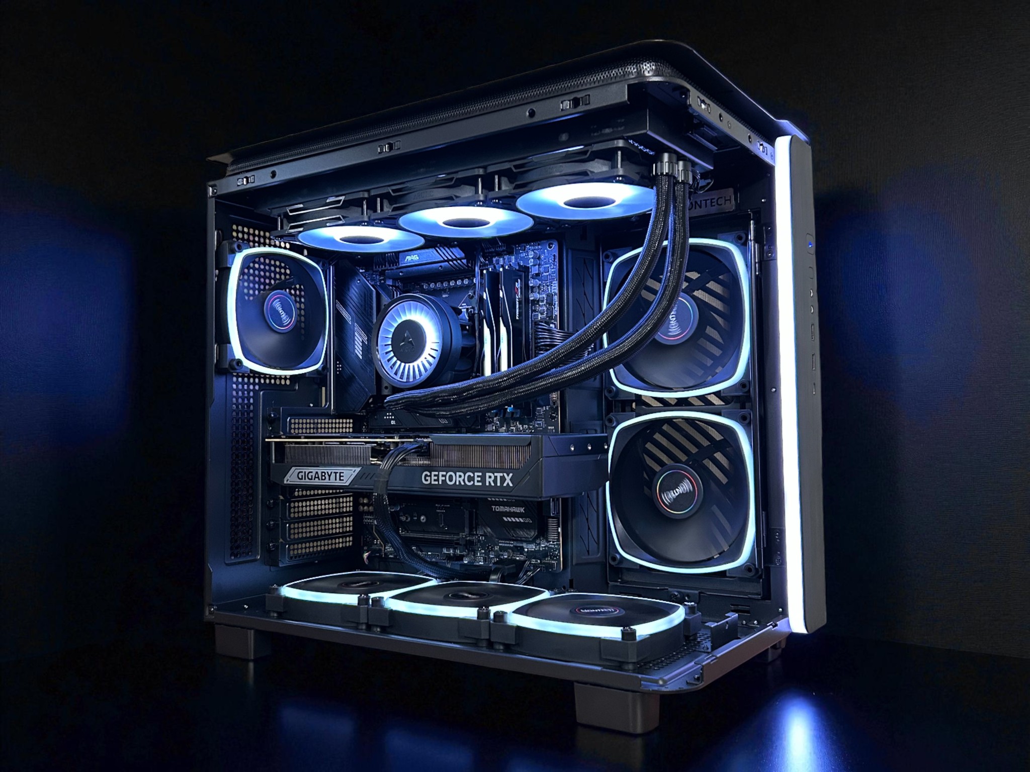 RTX 5080 | Ryzen 7 9800X3D | 32GB DDR5 6200MT/s CL30 | 2TB NVMe | The Commander RTX