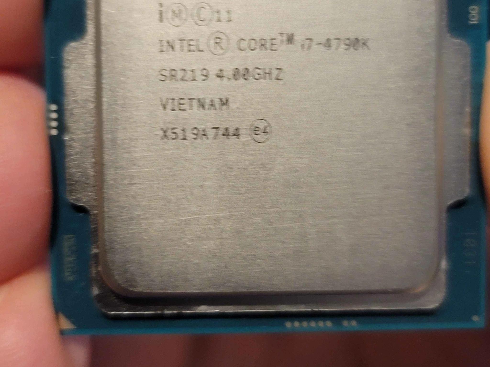 Intel Core i7 i7-4790K Quad-core (4 Core) 4 GHz Processor - Works Used just in clam shell.
