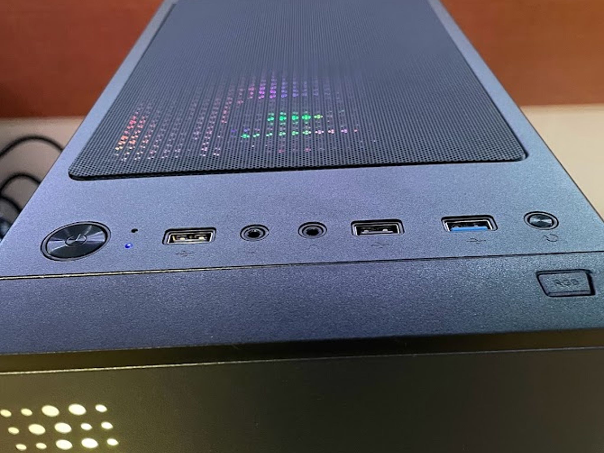 WARZONE Gaming Desktop PC Intel i5 Quad 8 GB SSD RX 470 4GB HDMI WIN 10 PRO