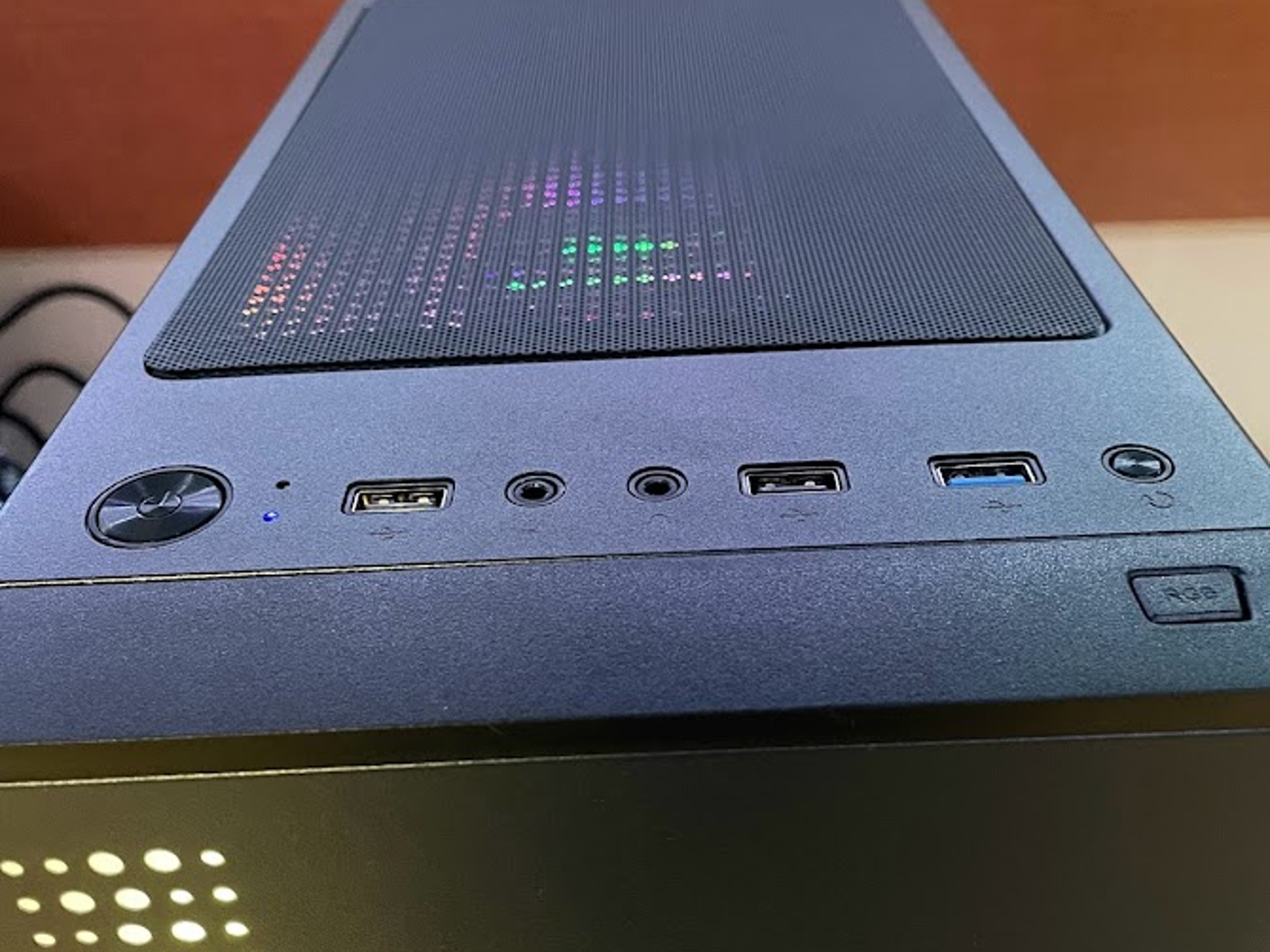 WARZONE Gaming Desktop PC Intel i5 Quad 8 GB SSD RX 470 4GB HDMI WIN 10 PRO