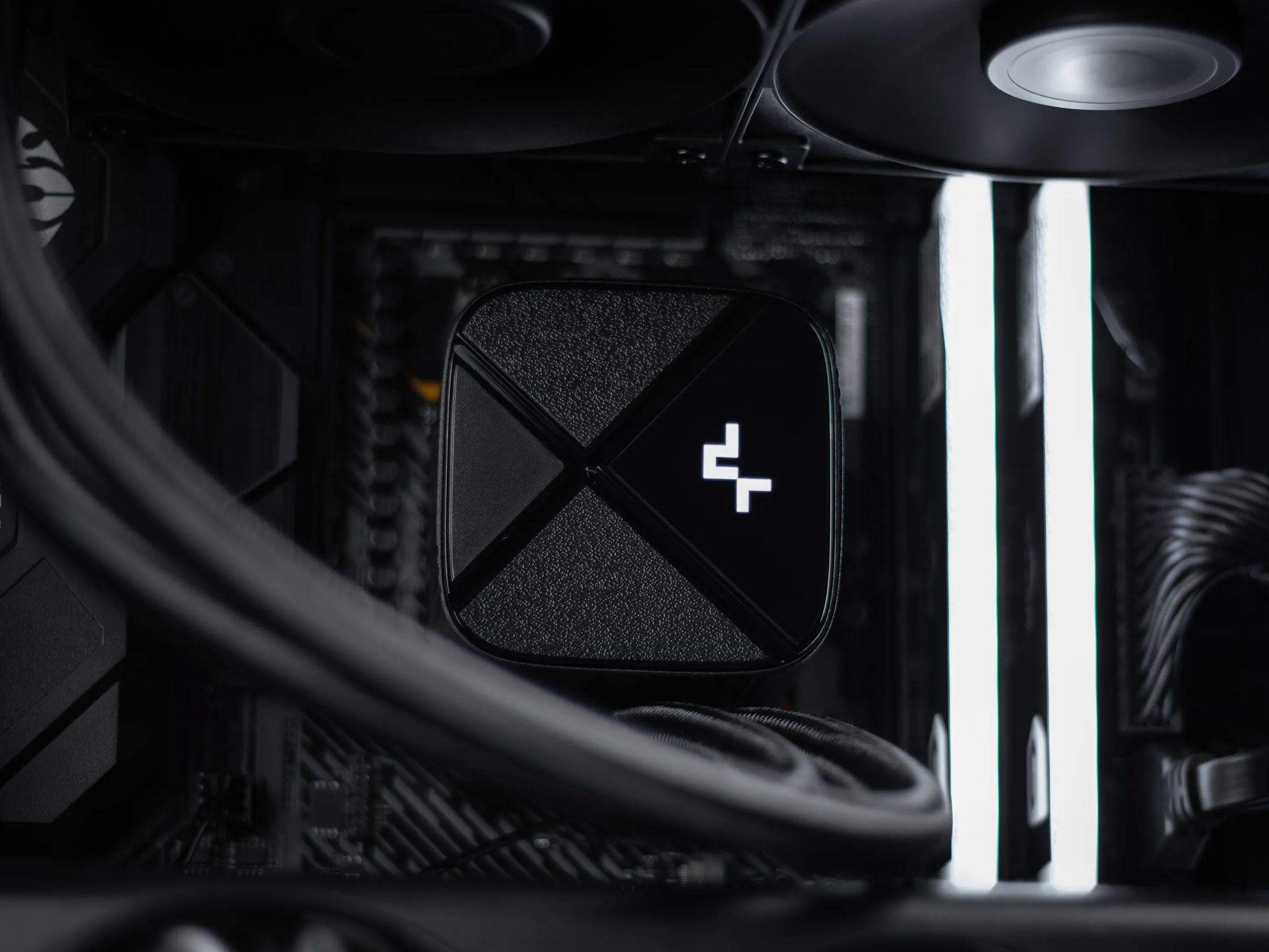 “DeuxDarc-Pro” RX 7900 GRE Ryzen 7 32GB Windows 11 Pro 2TB Workstation Gaming PC