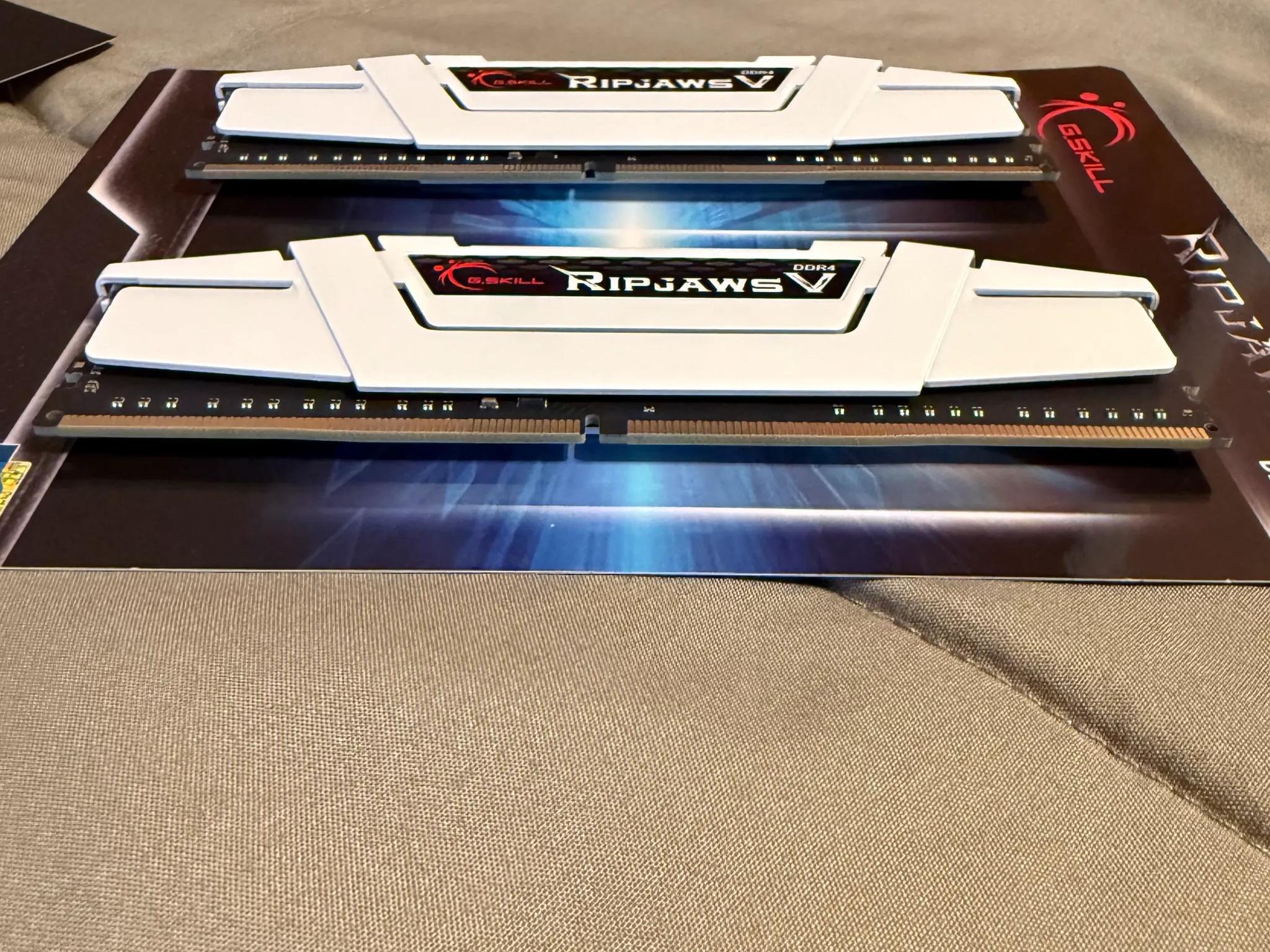 G.SKILL Ripjaws V Series DDR4 RAM 32GB (2x16GB) 3600MT/s CL18-22-22-42 1.35V - White