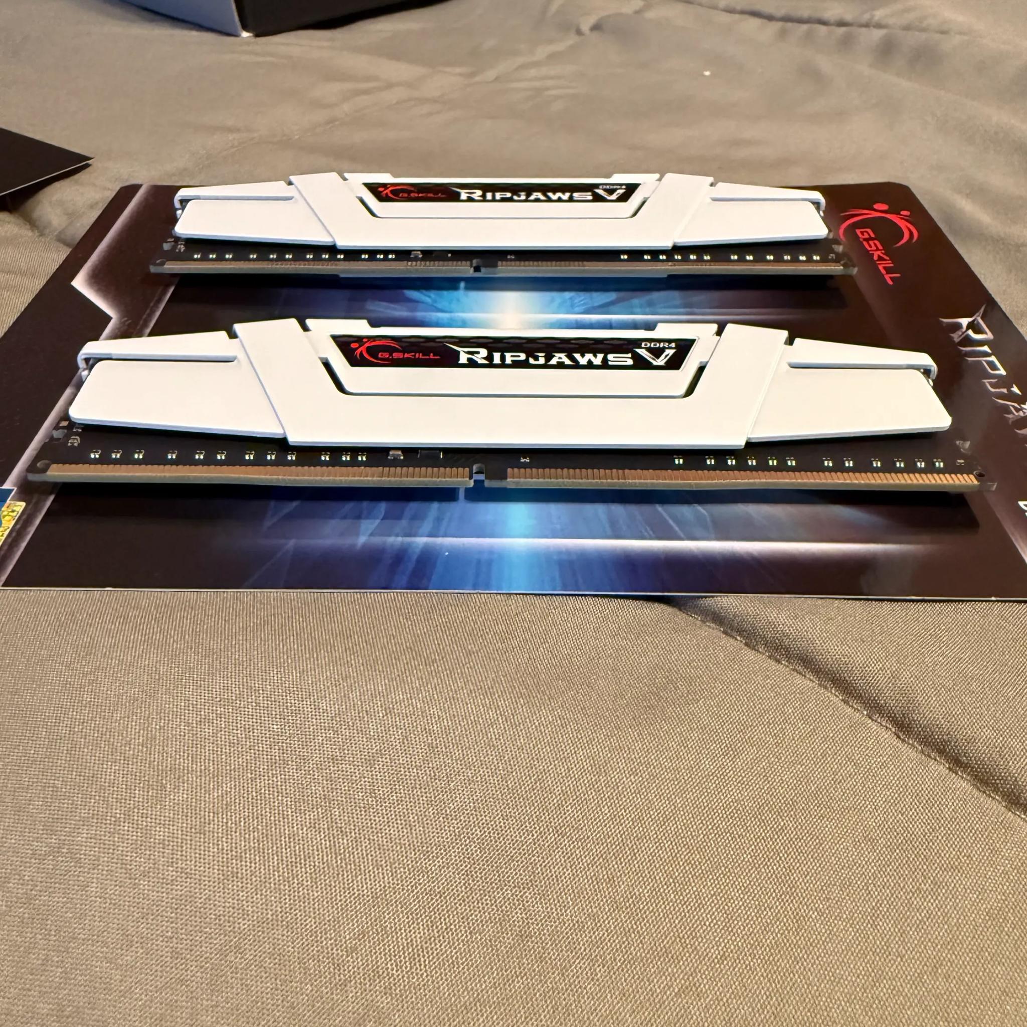 G.SKILL Ripjaws V Series DDR4 RAM 32GB (2x16GB) 3600MT/s CL18-22-22-42 1.35V - White