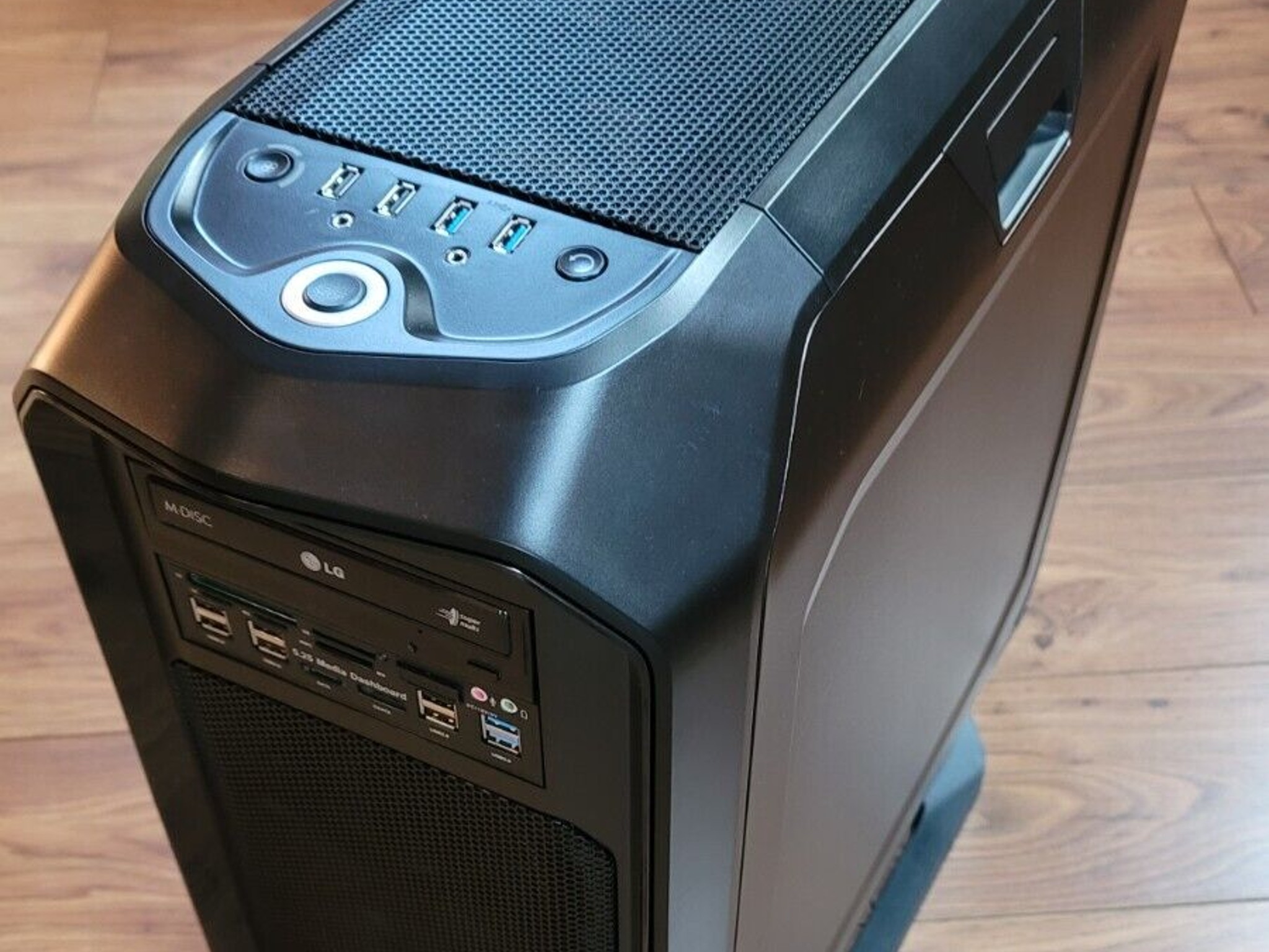 Core i7 9700k, EVGA RTX 2080, 16Gb RAM, TUF Gaming Z390, BIG!!!