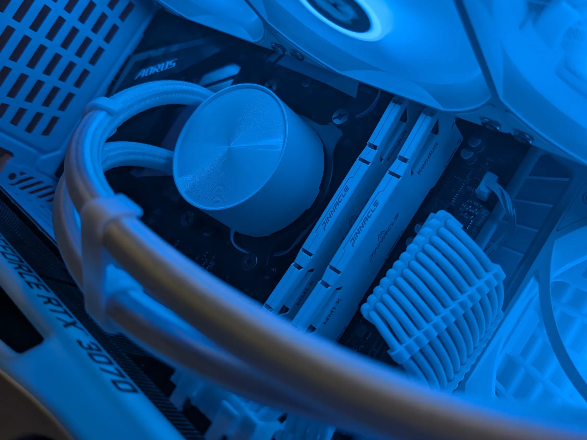 Gaming PC // RTX 3070 - Ryzen 7 3700X