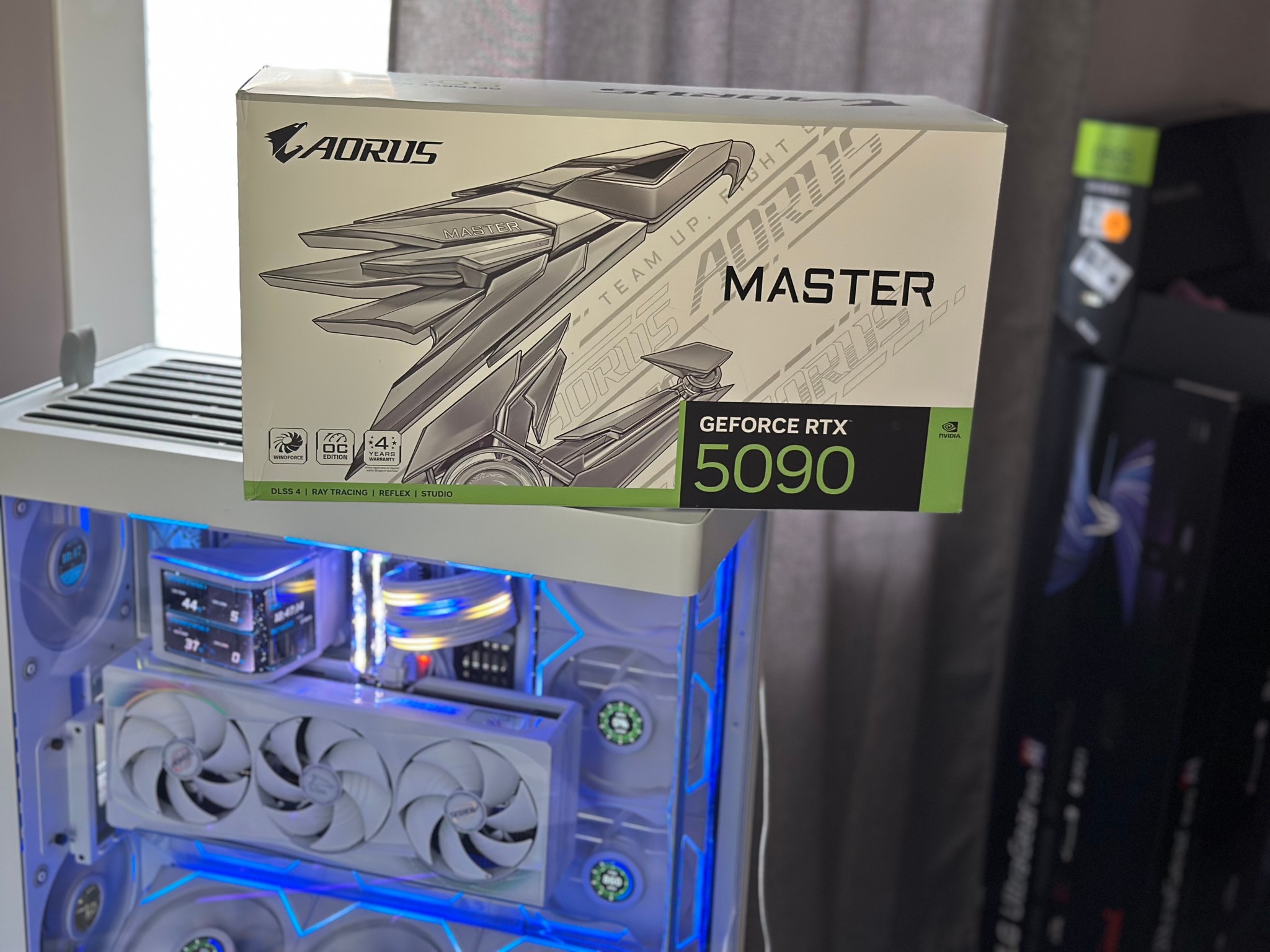 GIGABYTE AORUS GeForce RTX 5090 MASTER ICE 32G